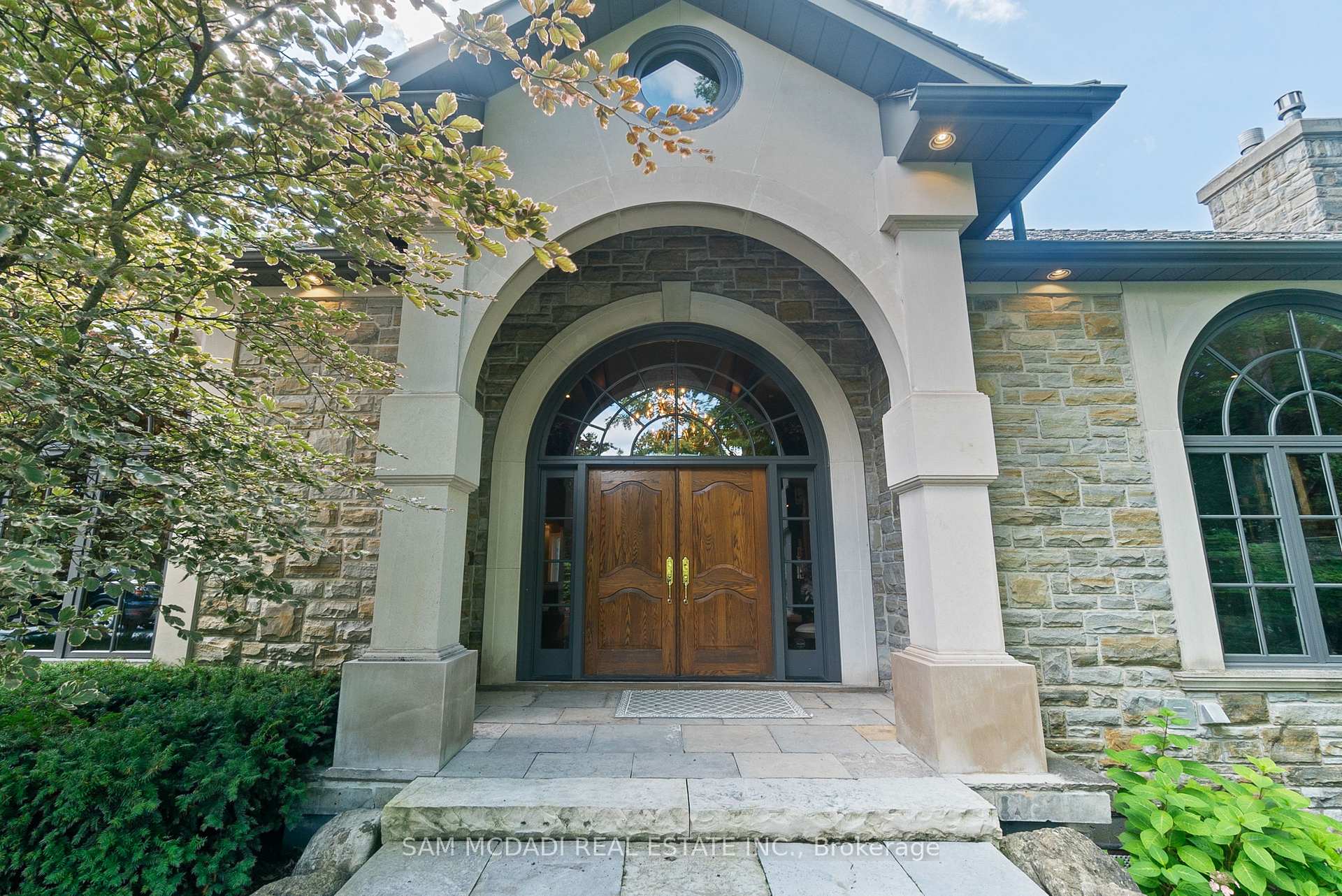 10140 Pineview Trail