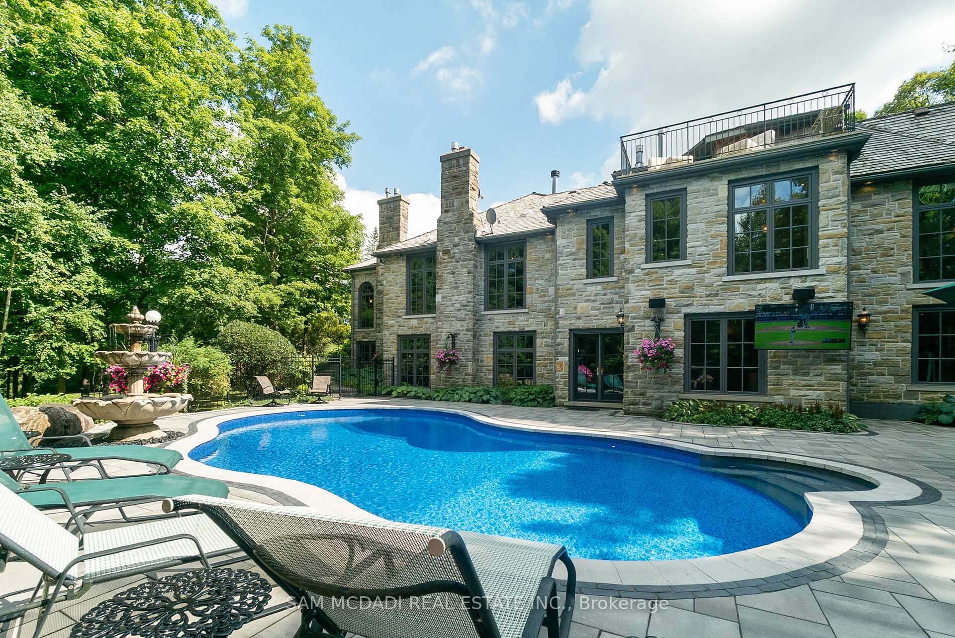 10140 Pineview Trail