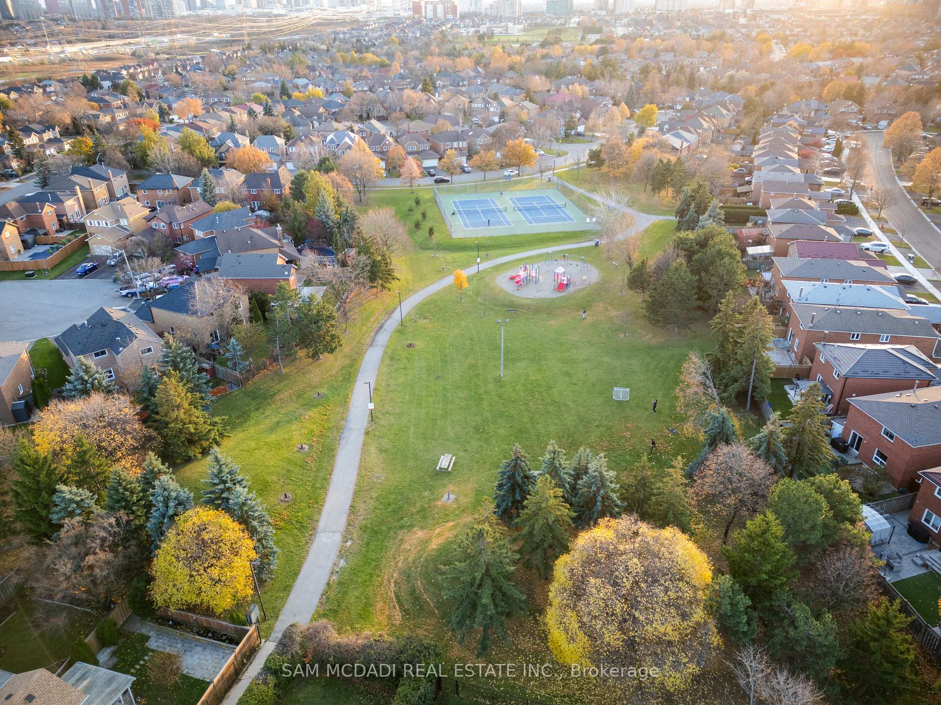 4584 Full Moon Circle