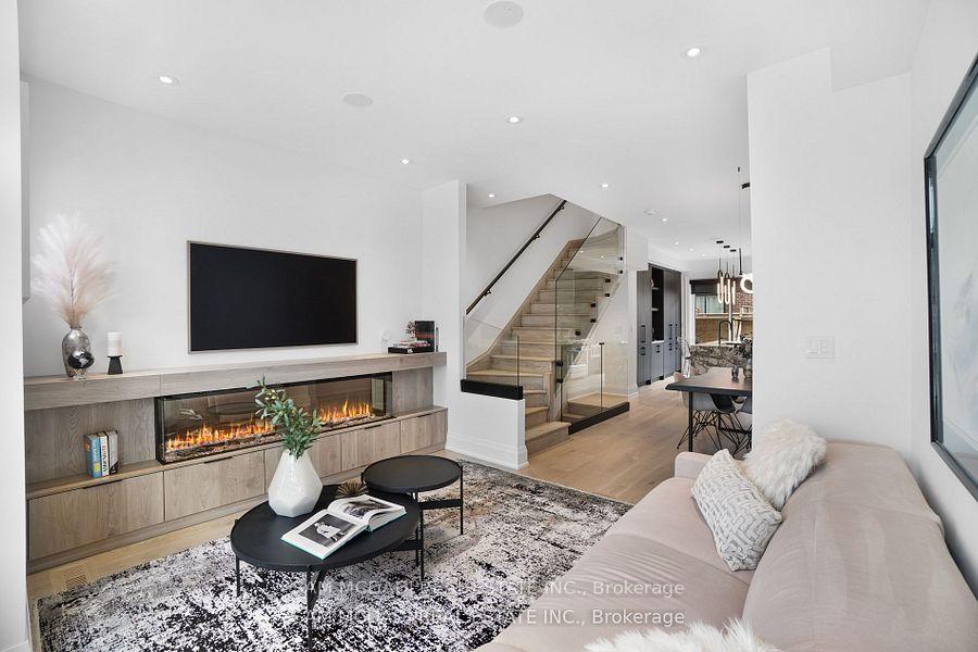 10 Lunar Crescent 24