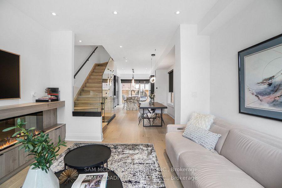 10 Lunar Crescent 24