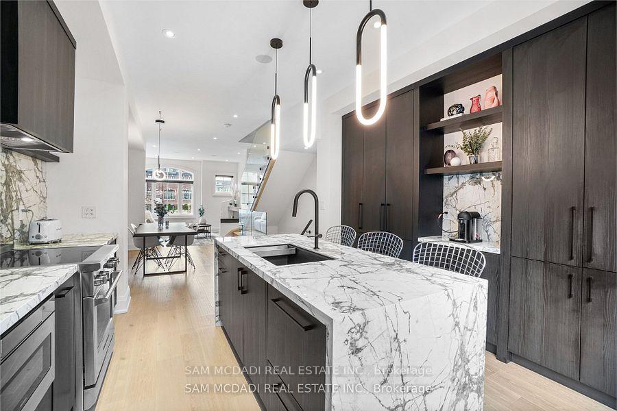 10 Lunar Crescent 24