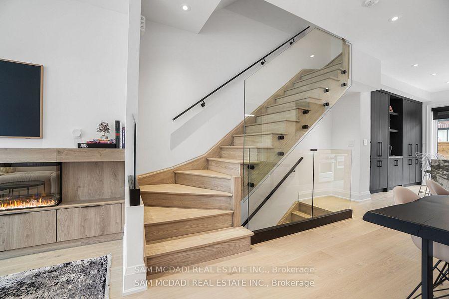 10 Lunar Crescent 24