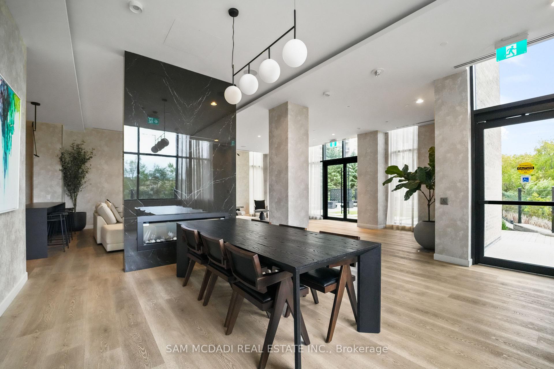 86 Dundas Street E 1513