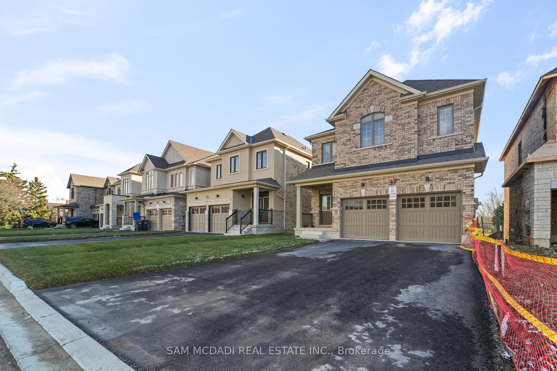 37 SOUTHBURY MANOR (Upper) Drive