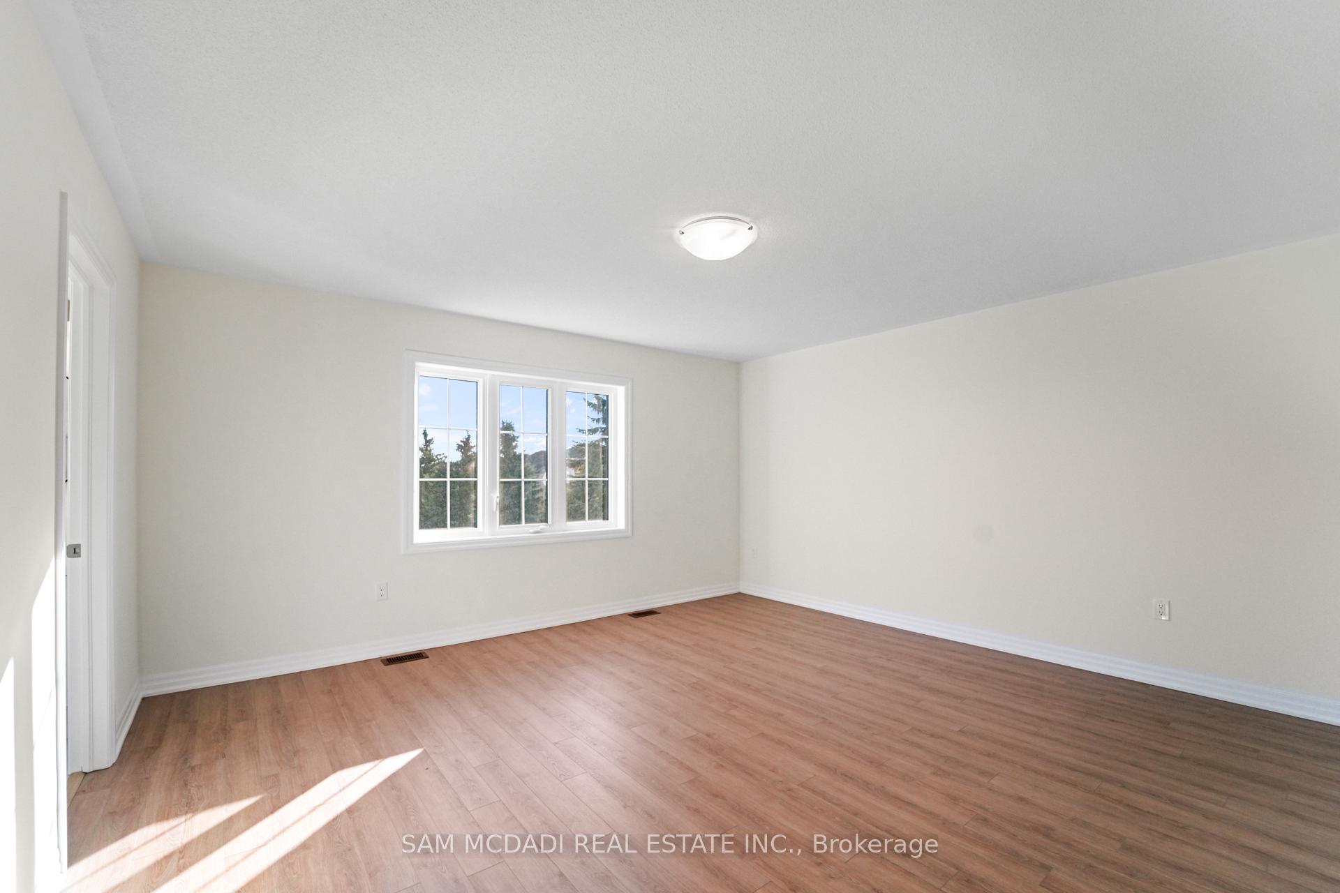 37 SOUTHBURY MANOR (Upper) Drive