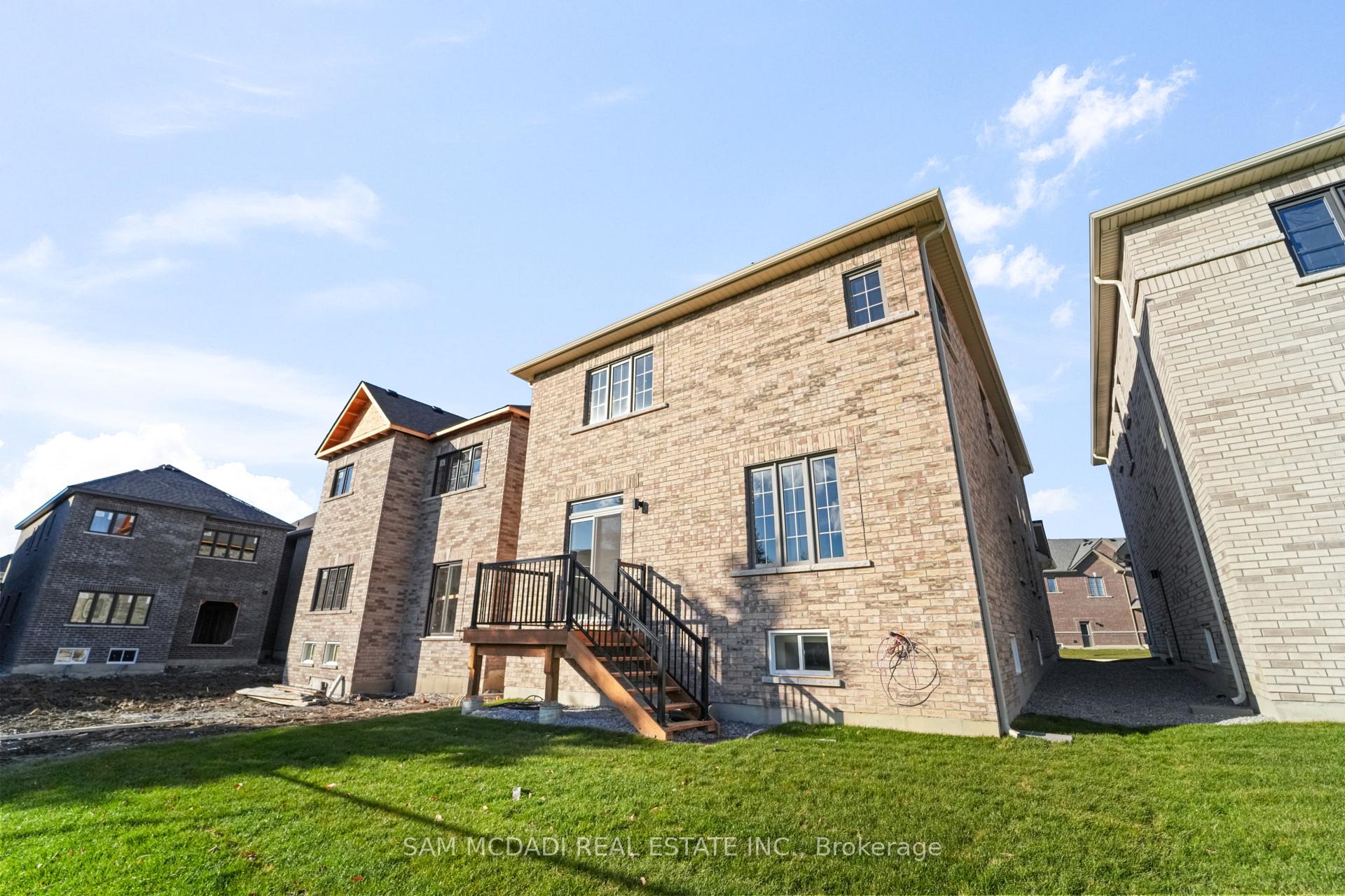 37 SOUTHBURY MANOR (Upper) Drive