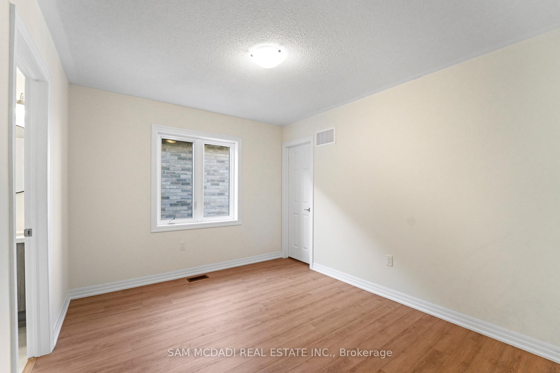 37 SOUTHBURY MANOR (Upper) Drive