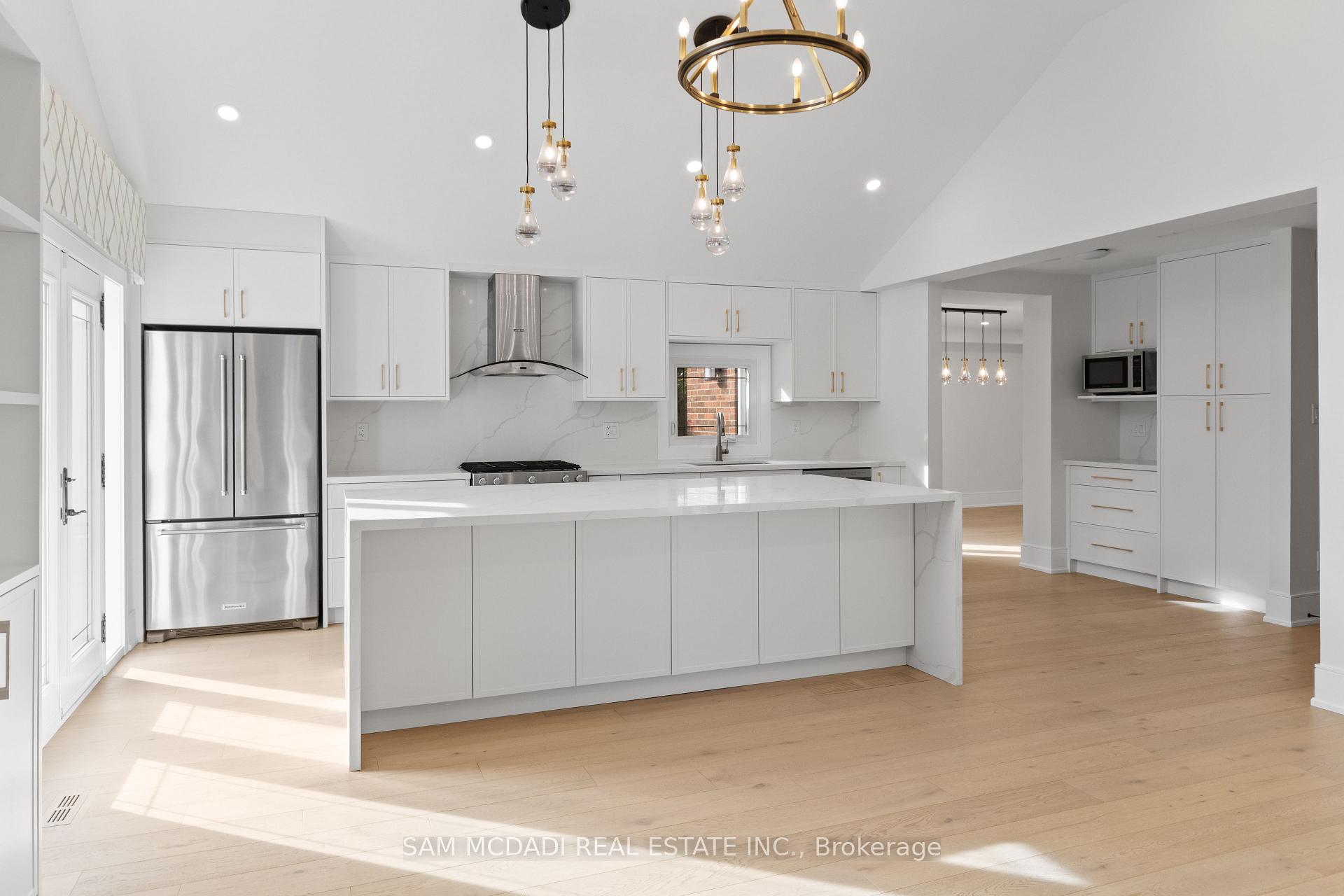 1882 Sherwood Forrest Circle