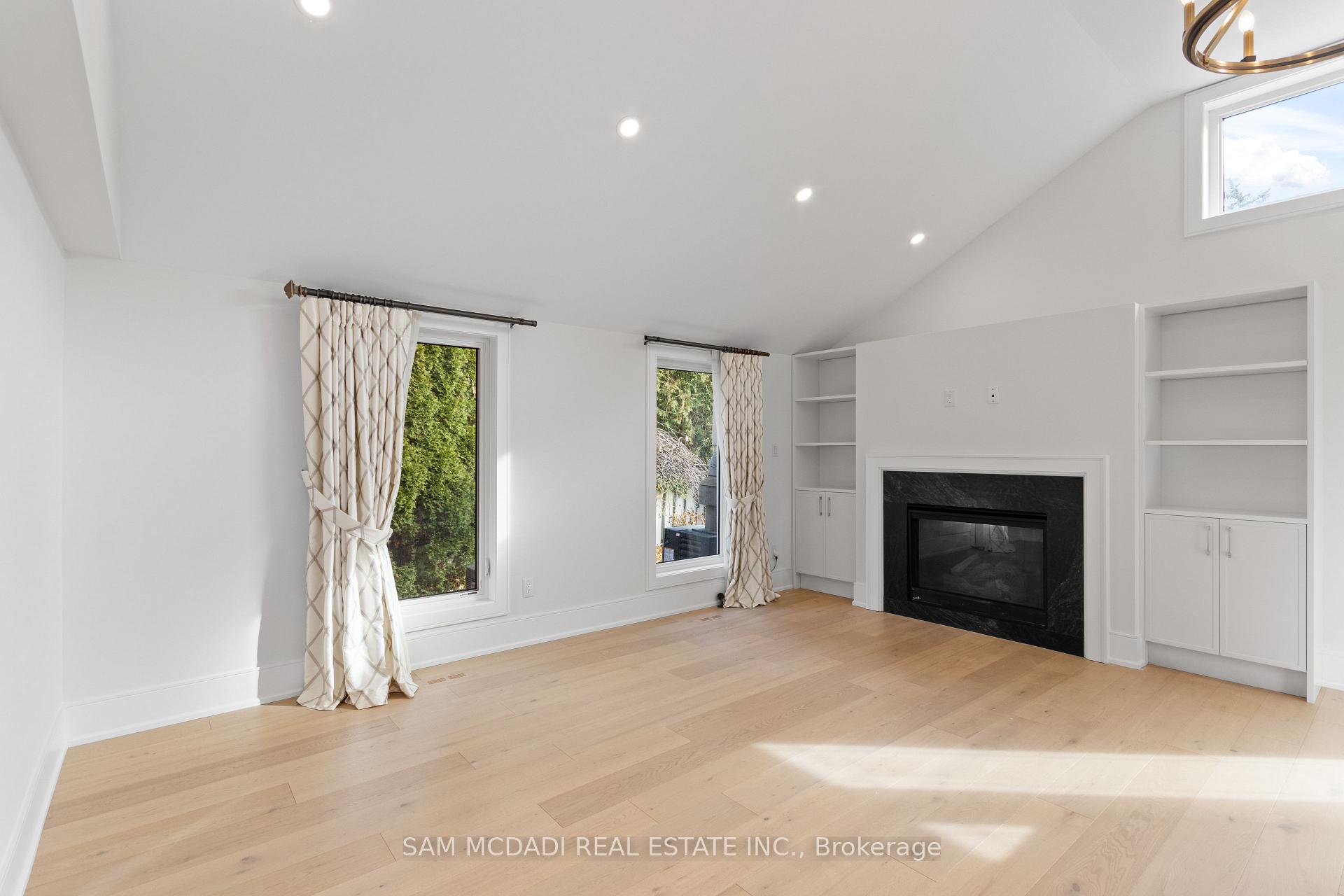 1882 Sherwood Forrest Circle