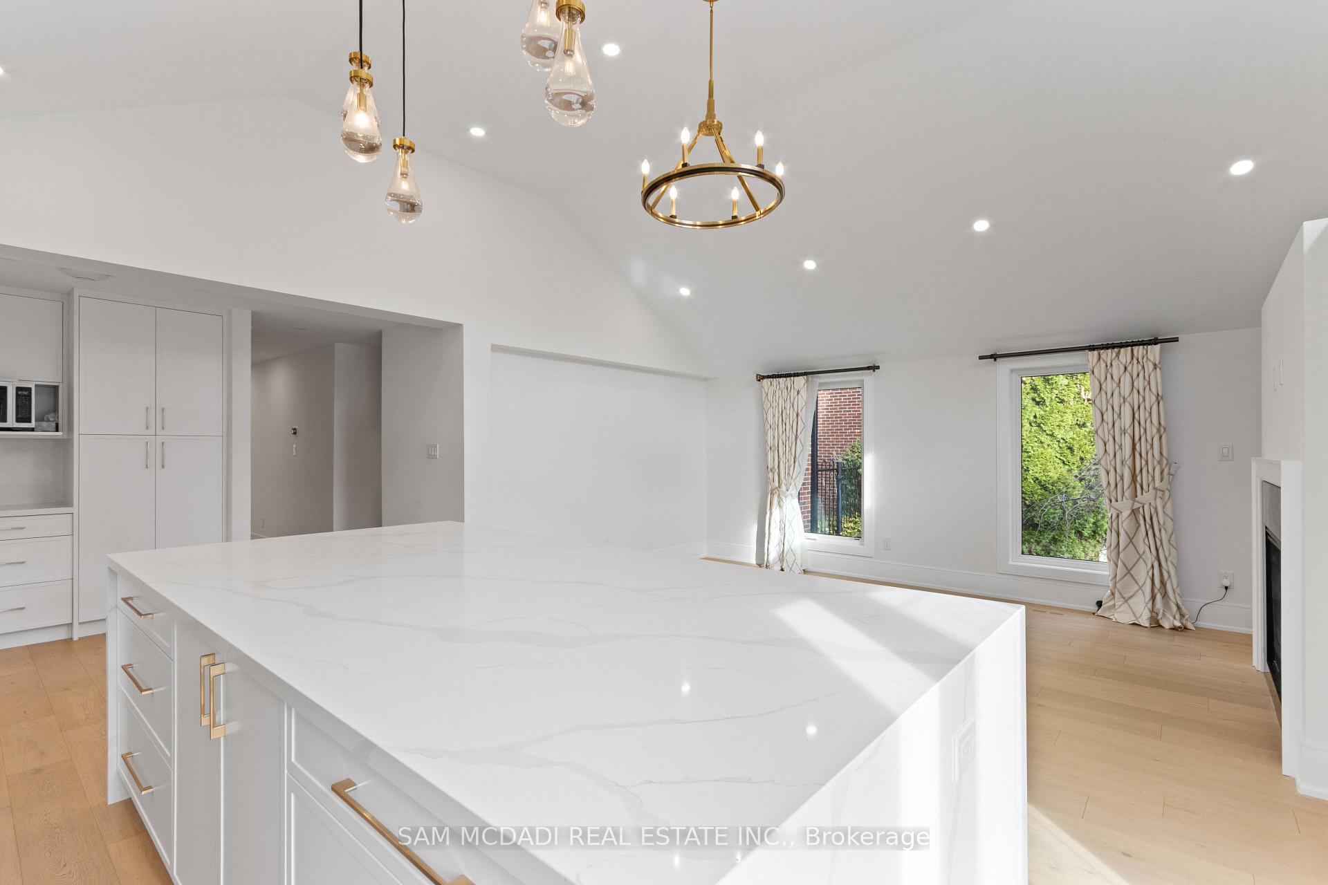 1882 Sherwood Forrest Circle