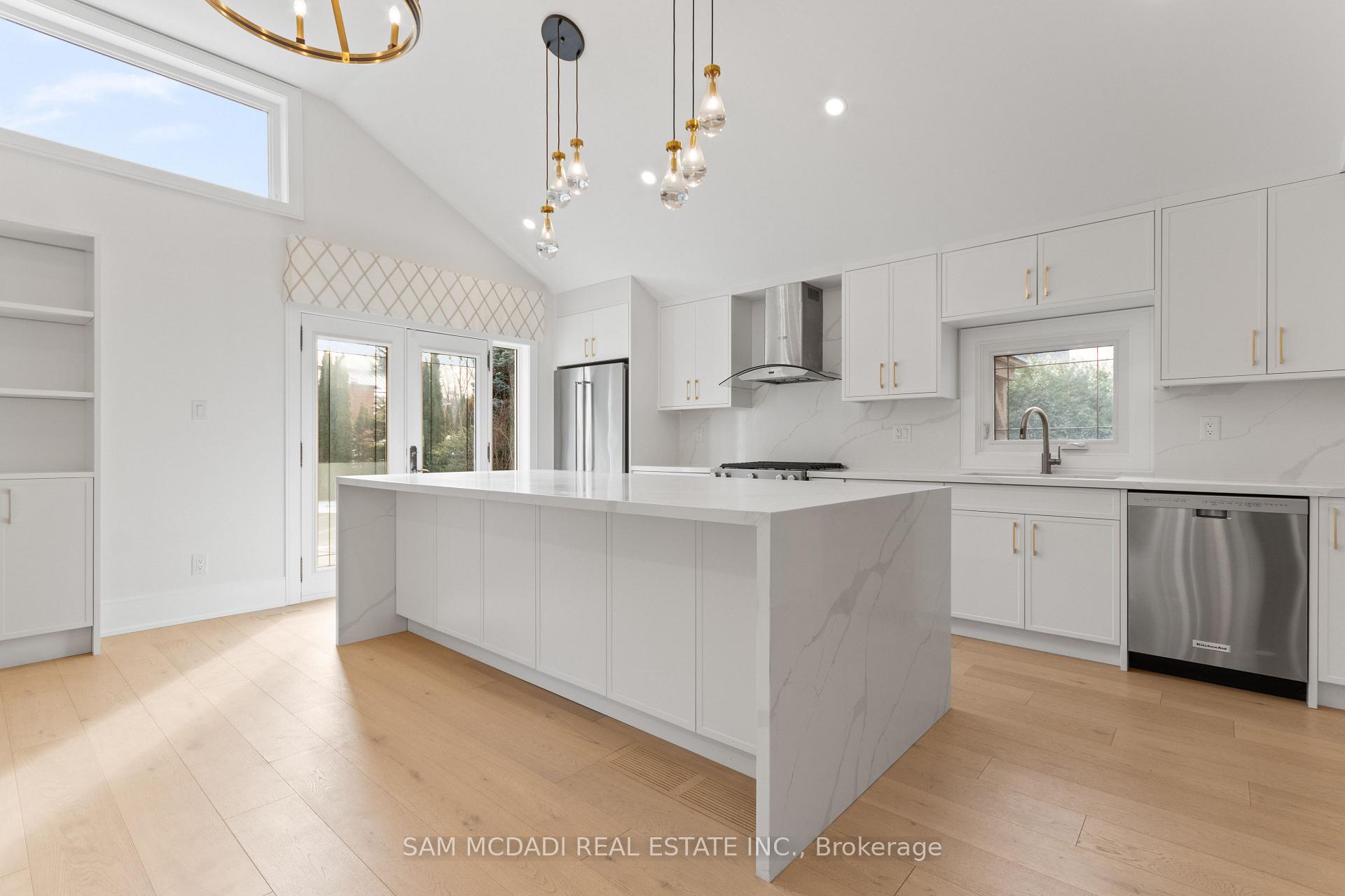 1882 Sherwood Forrest Circle