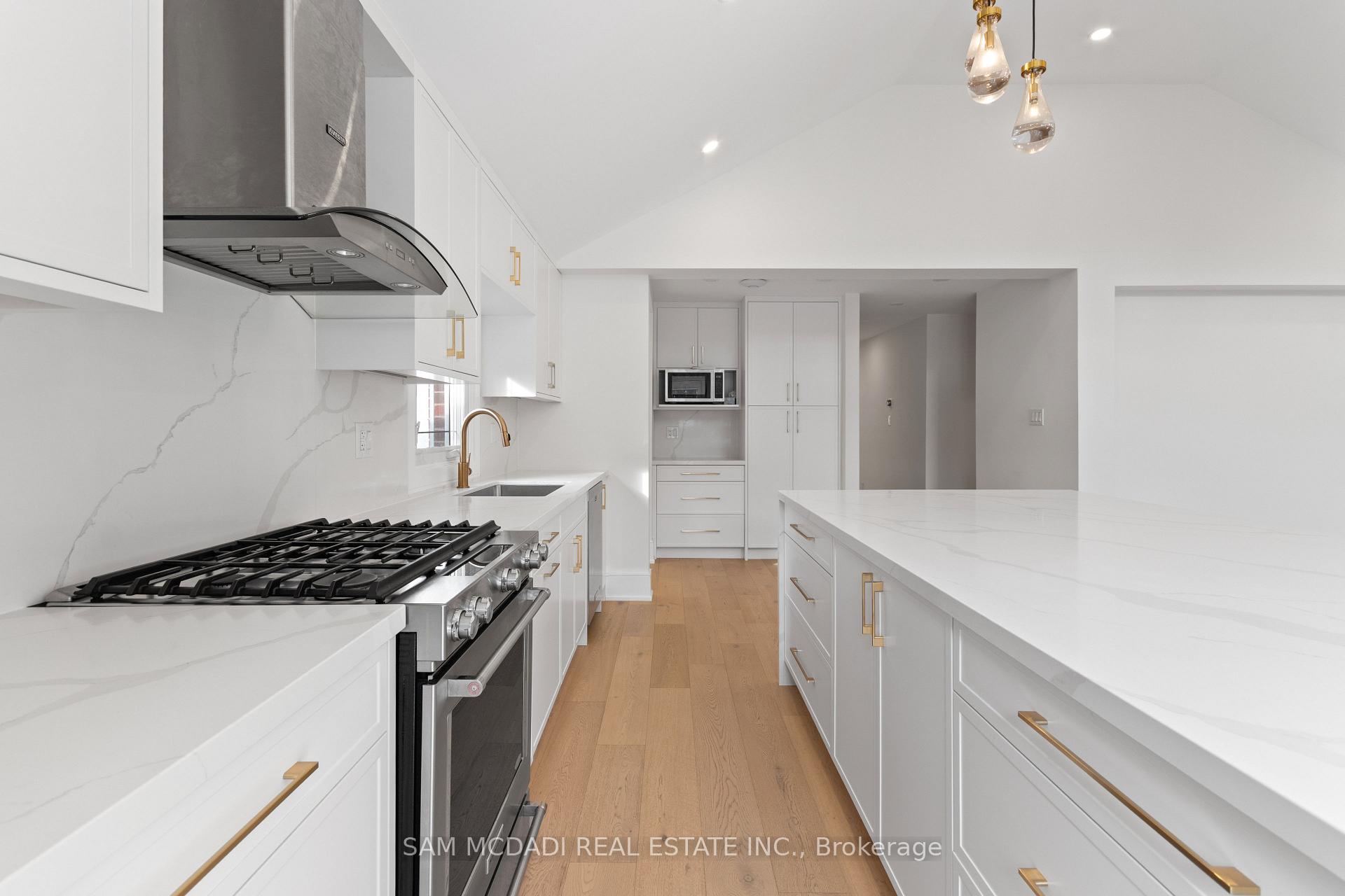 1882 Sherwood Forrest Circle