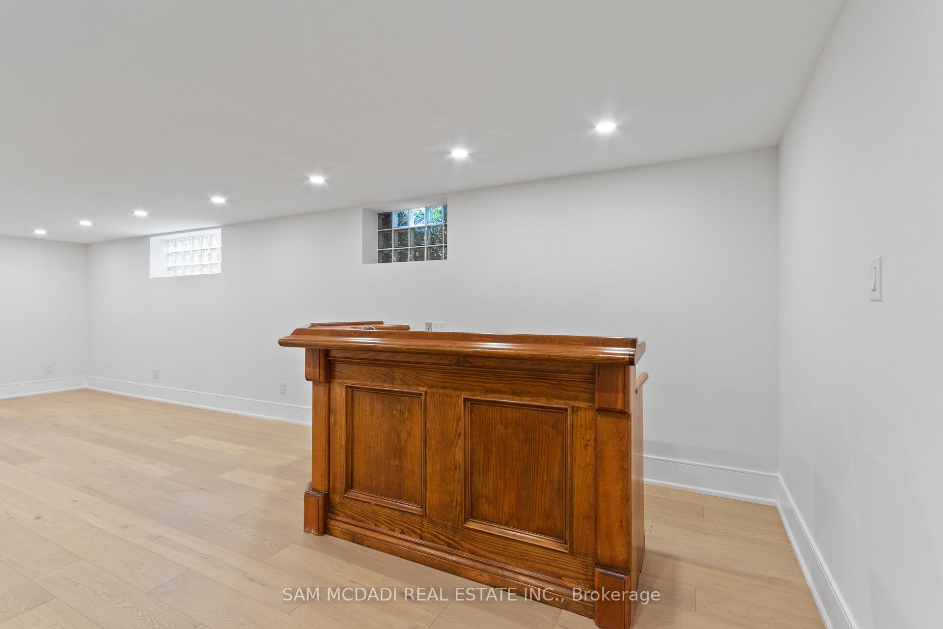 1882 Sherwood Forrest Circle