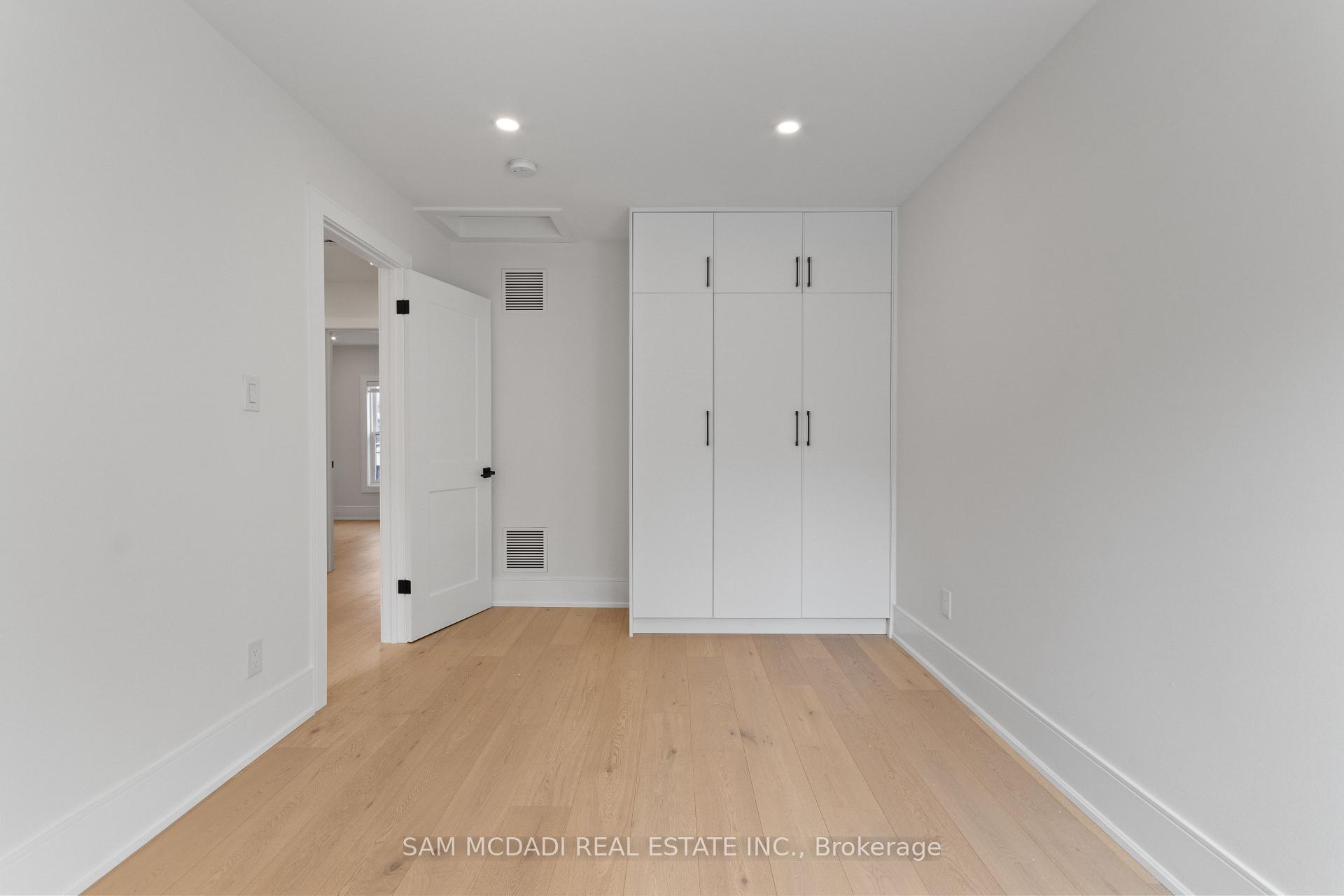 1882 Sherwood Forrest Circle