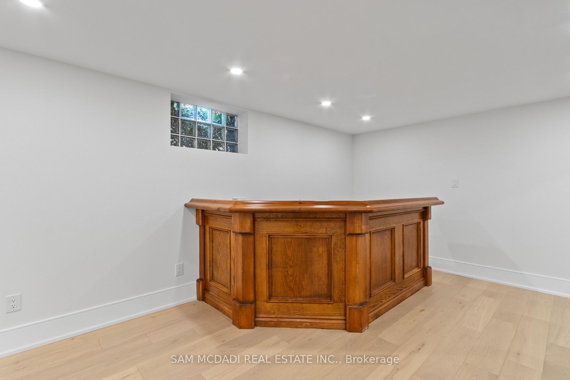 1882 Sherwood Forrest Circle