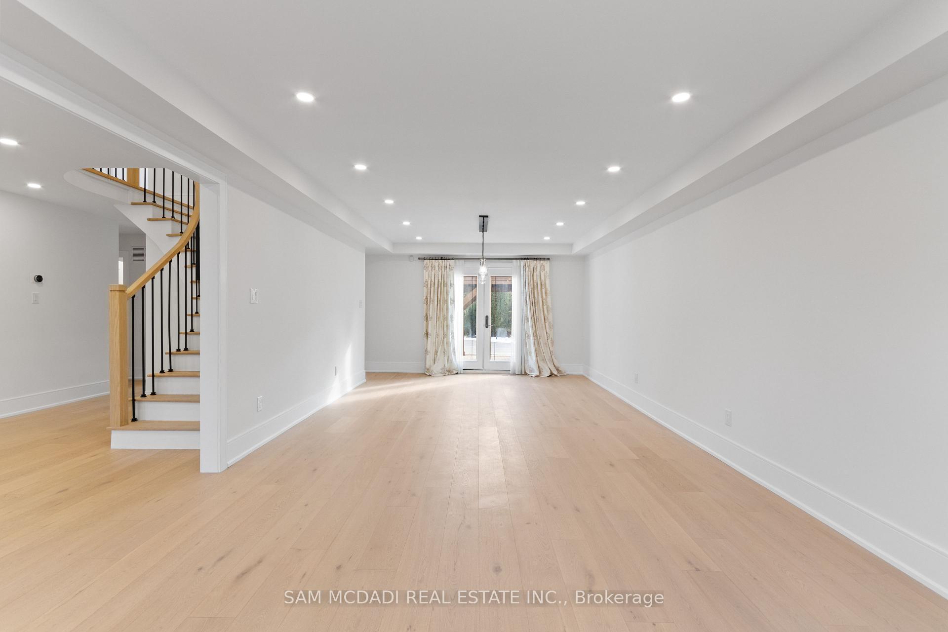 1882 Sherwood Forrest Circle