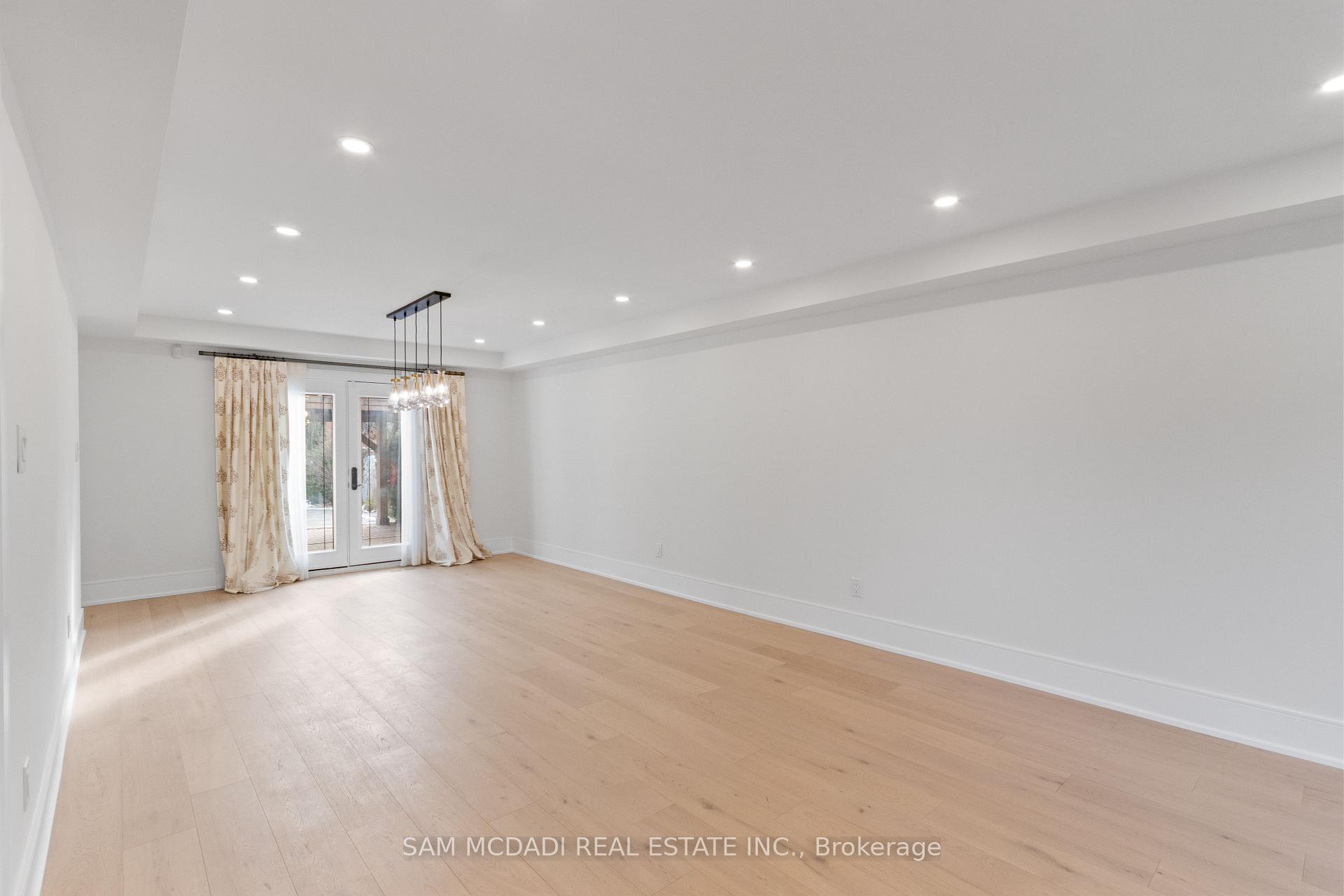 1882 Sherwood Forrest Circle