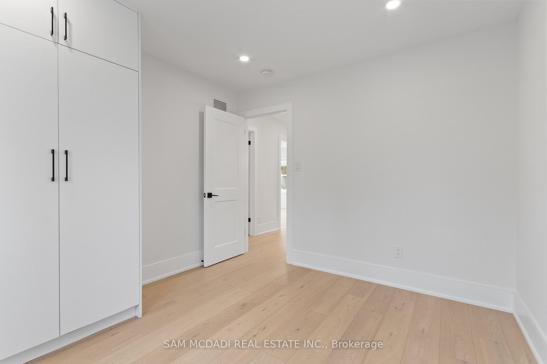 1882 Sherwood Forrest Circle