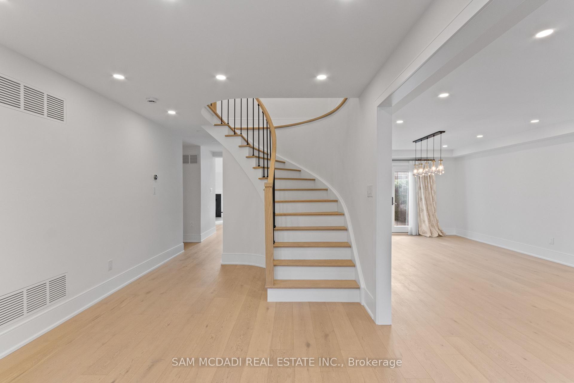 1882 Sherwood Forrest Circle