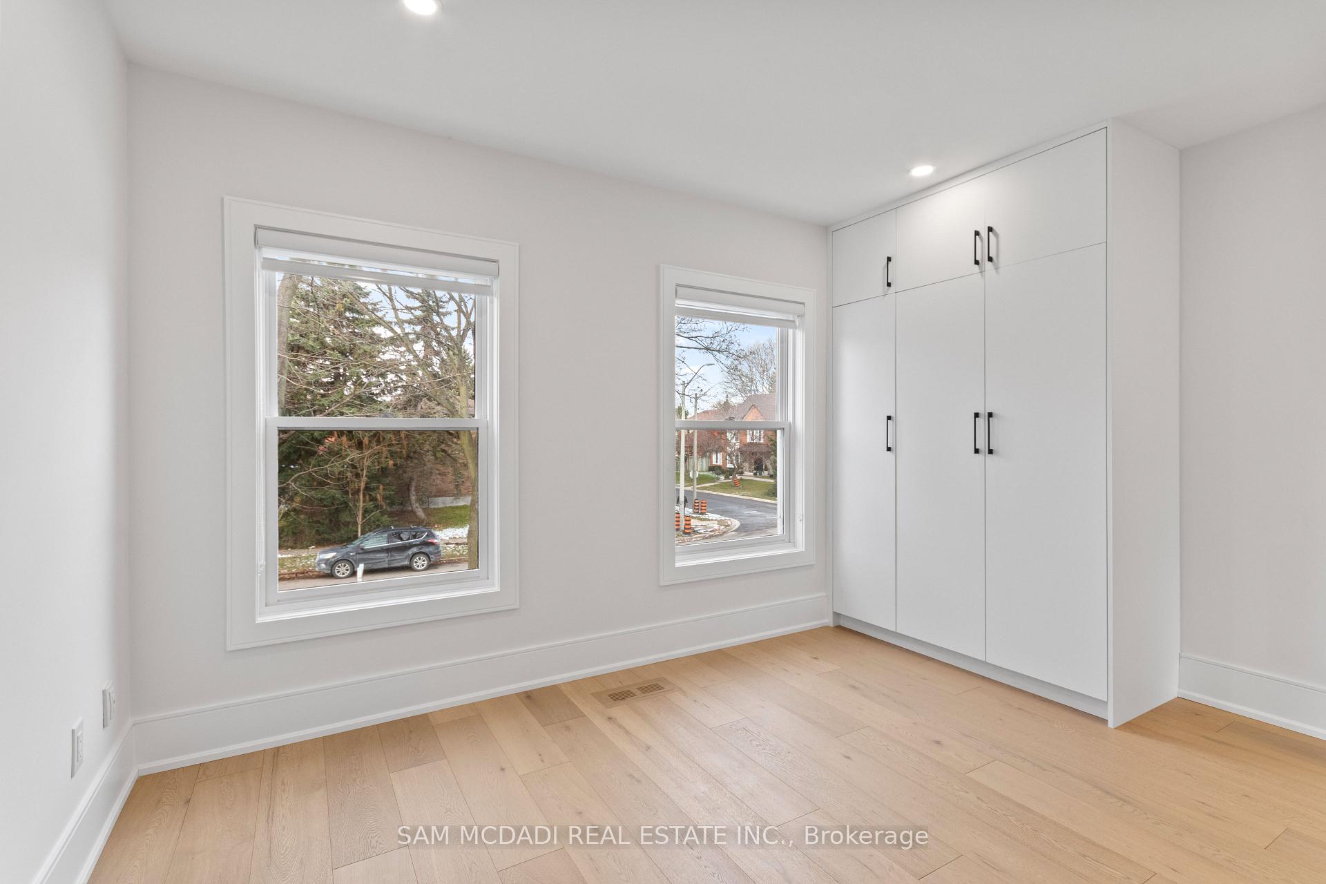 1882 Sherwood Forrest Circle