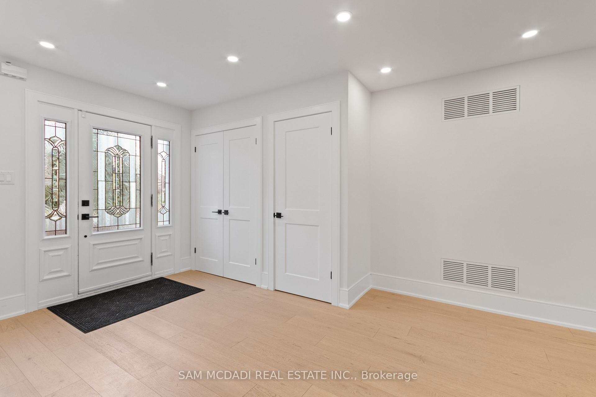 1882 Sherwood Forrest Circle