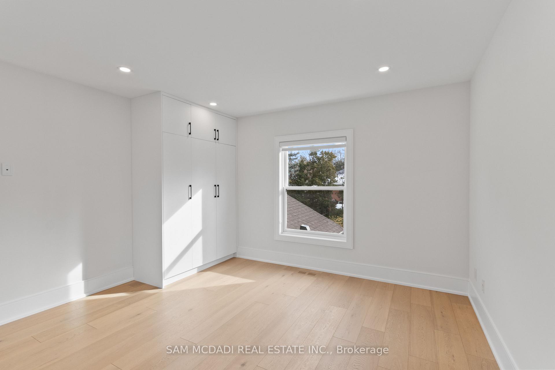 1882 Sherwood Forrest Circle