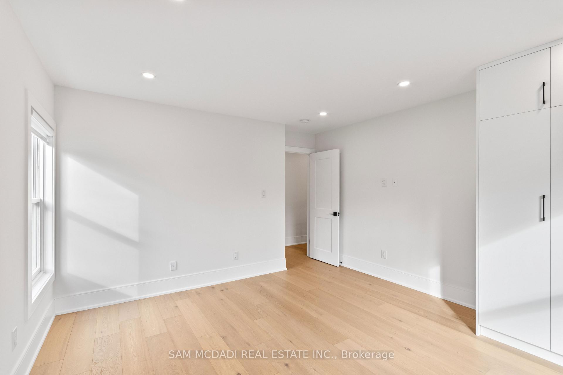 1882 Sherwood Forrest Circle