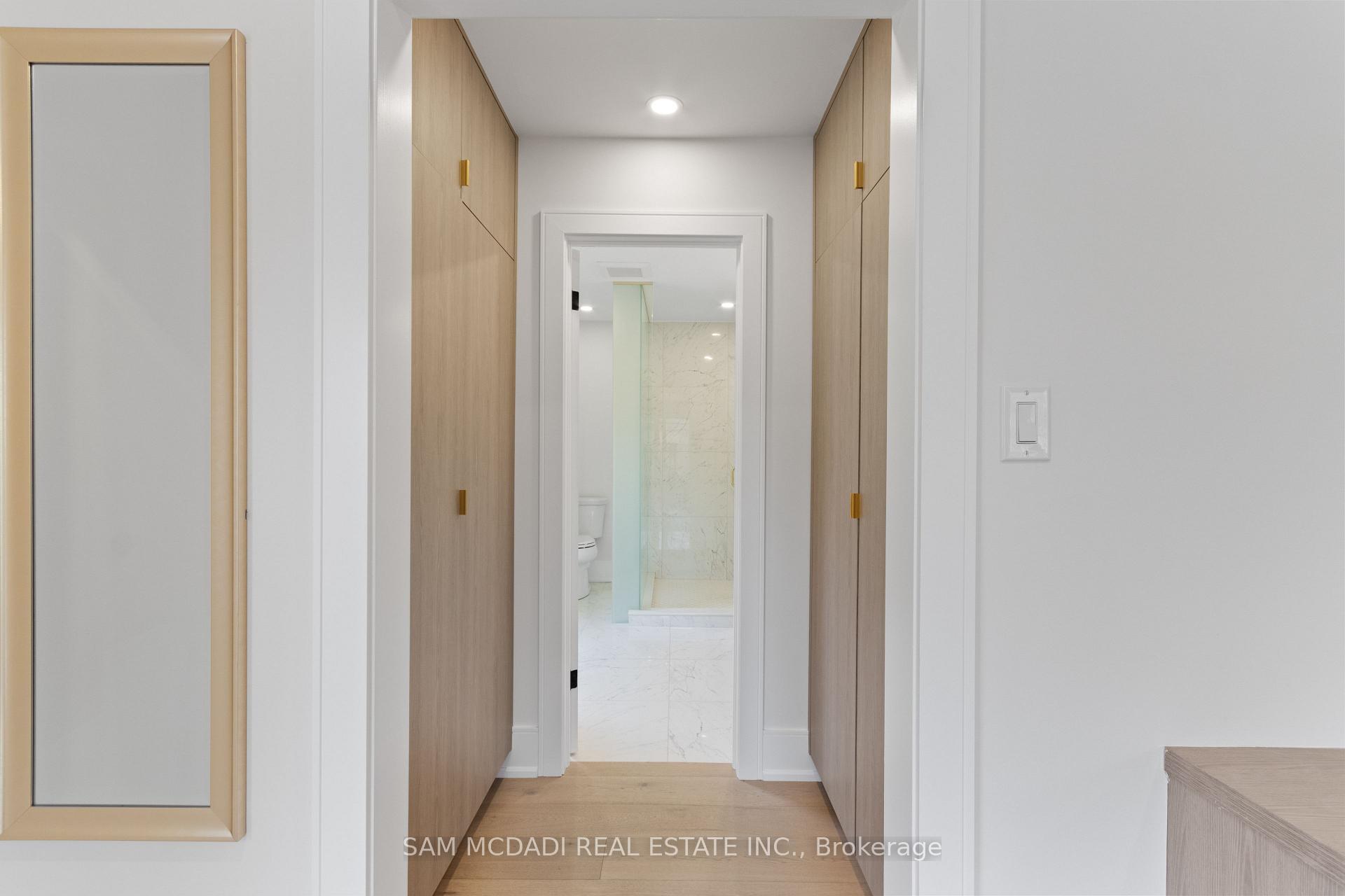 1882 Sherwood Forrest Circle