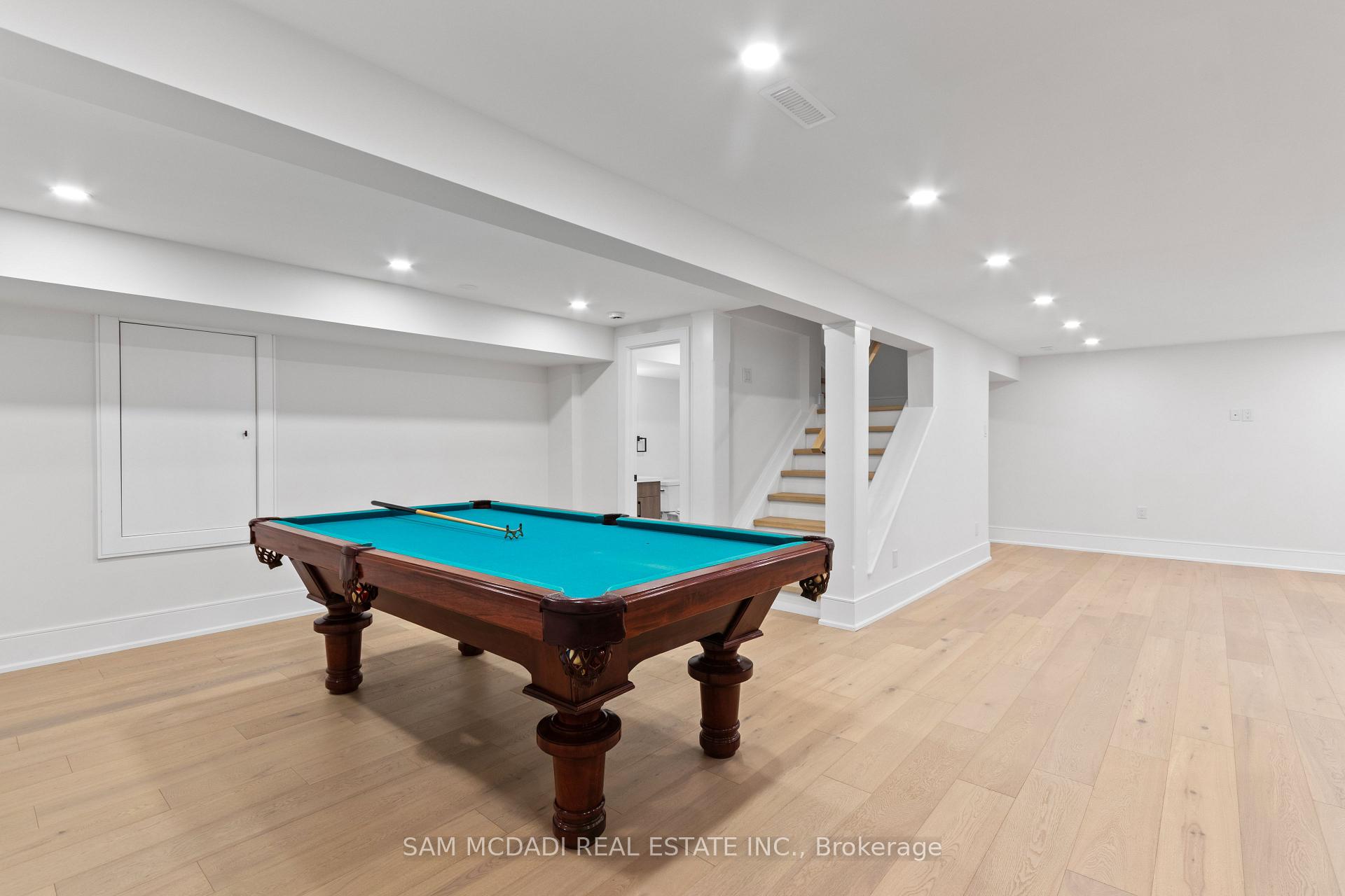 1882 Sherwood Forrest Circle