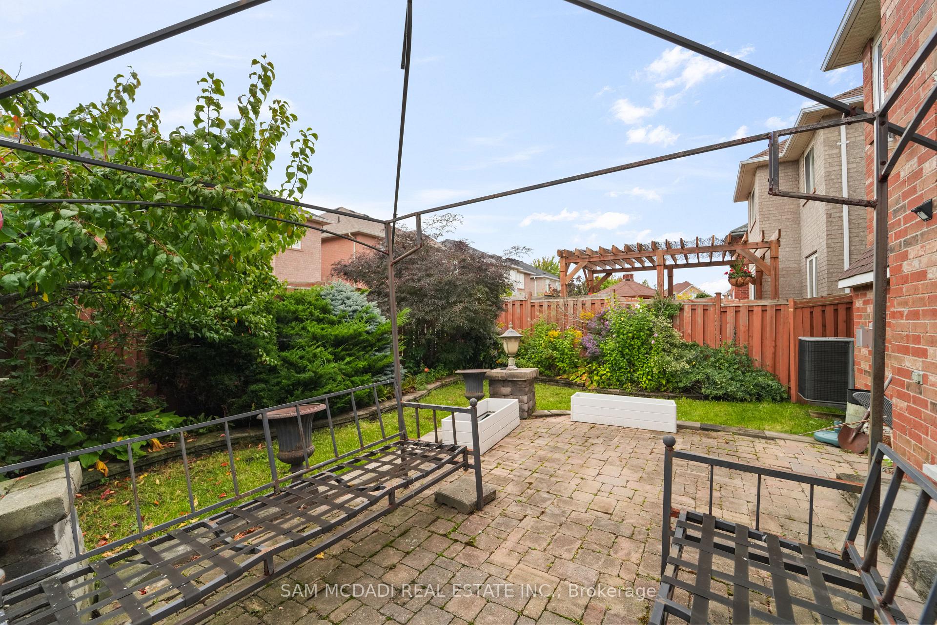 3619 Waterfall Crescent