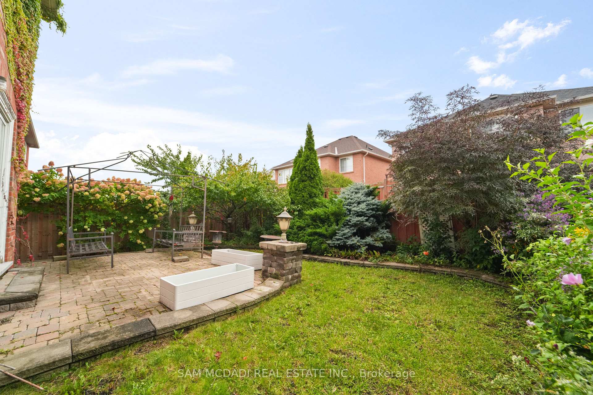 3619 Waterfall Crescent