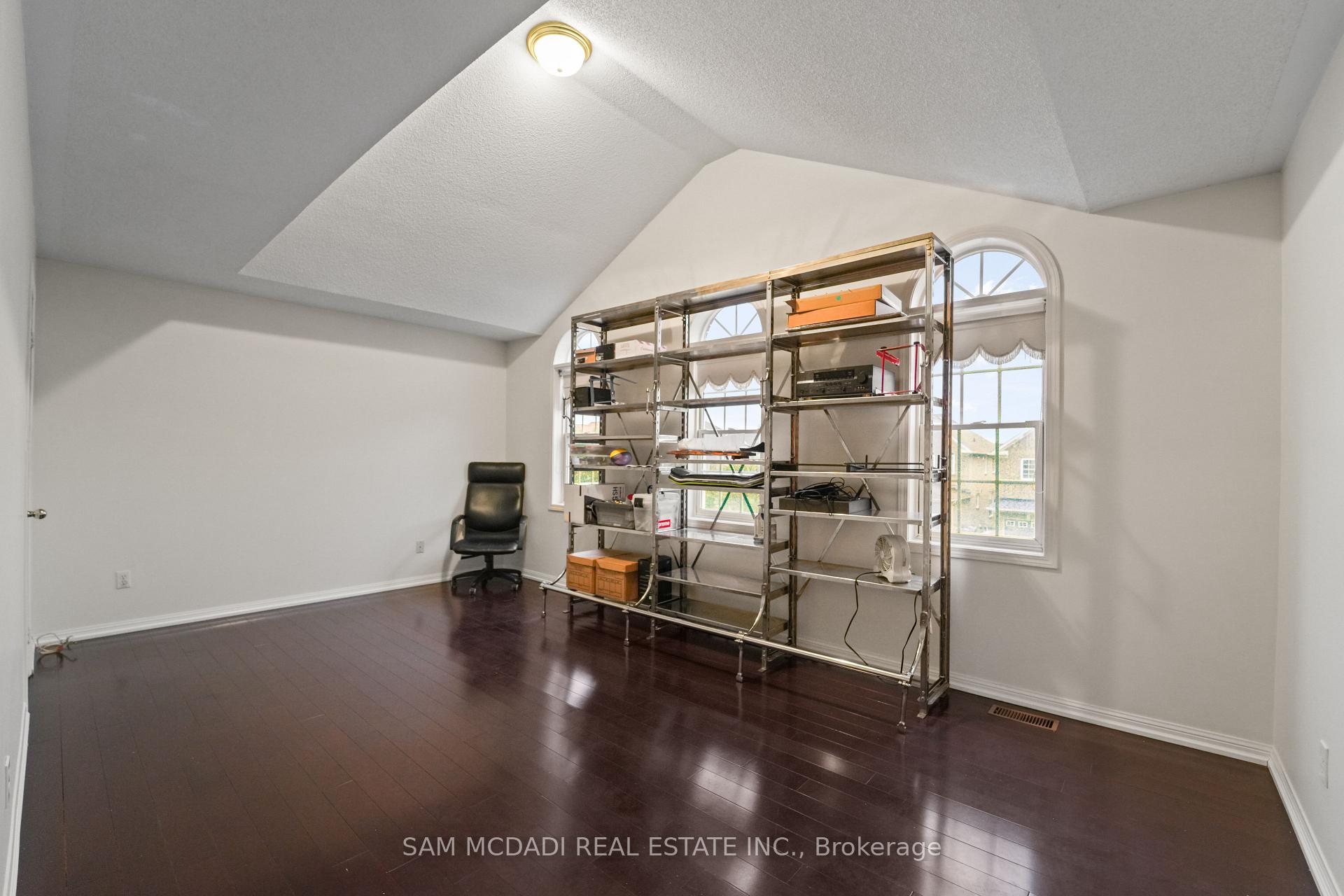 3619 Waterfall Crescent