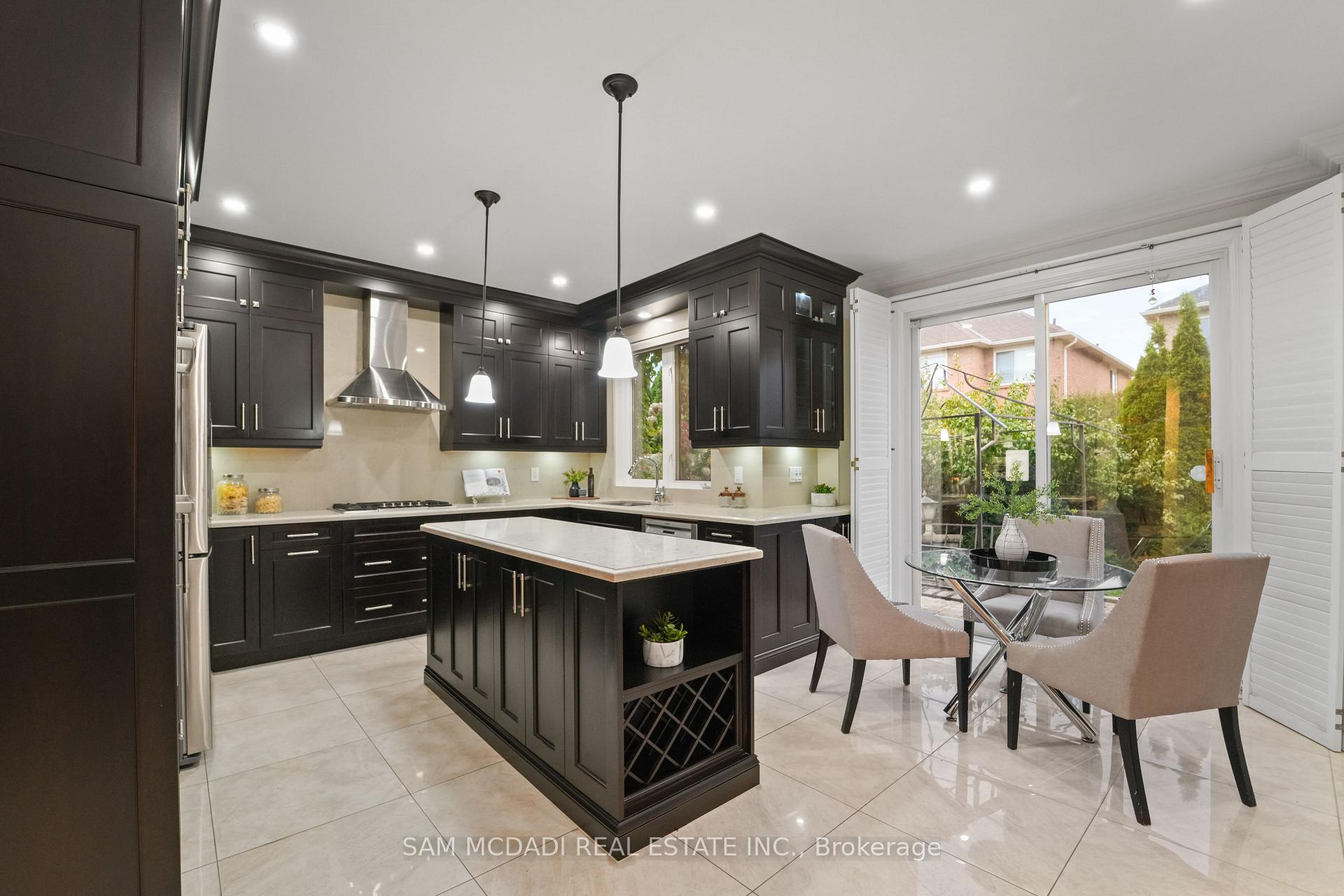 3619 Waterfall Crescent