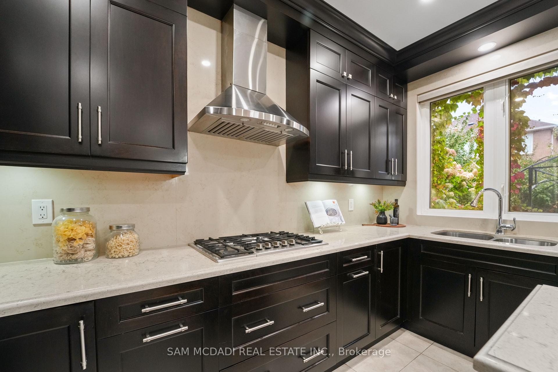 3619 Waterfall Crescent