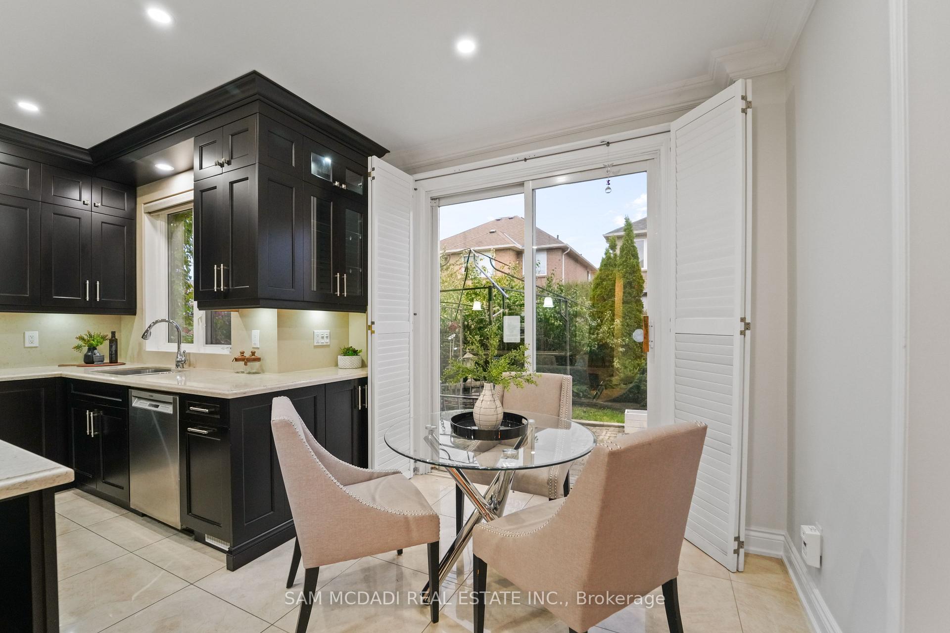 3619 Waterfall Crescent