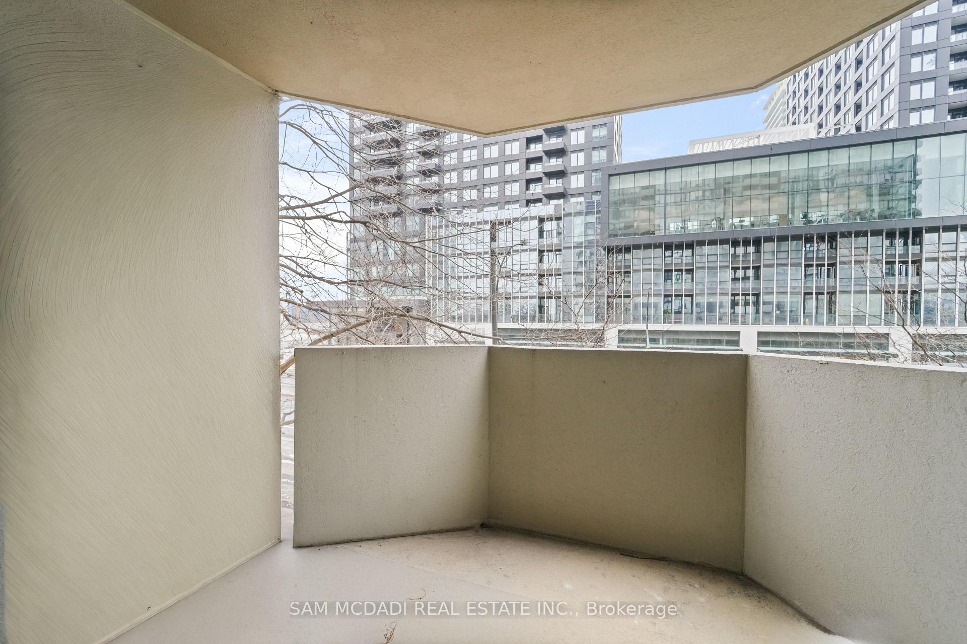 330 Rathburn Road W 305