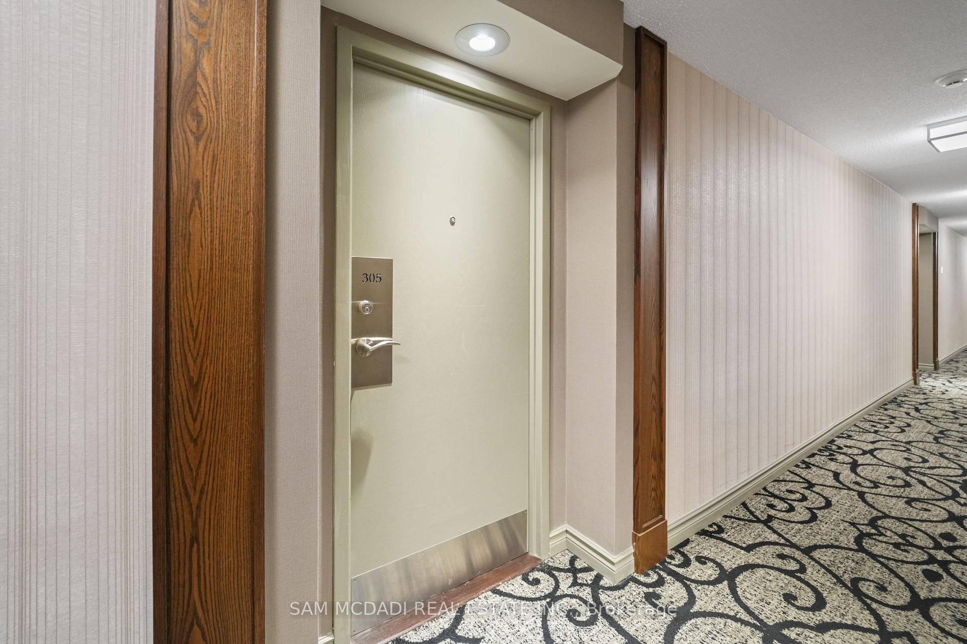 330 Rathburn Road W 305