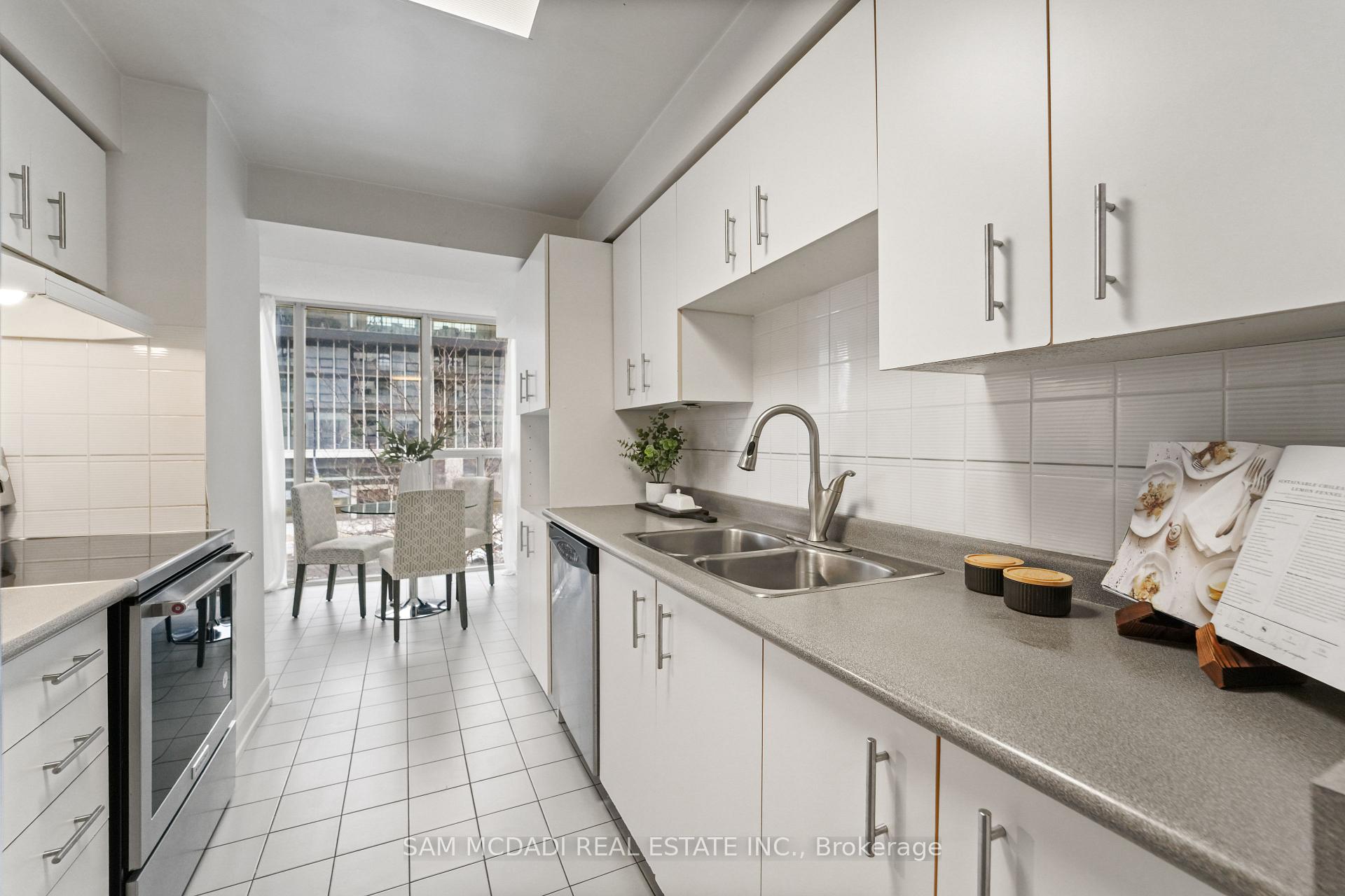 330 Rathburn Road W 305