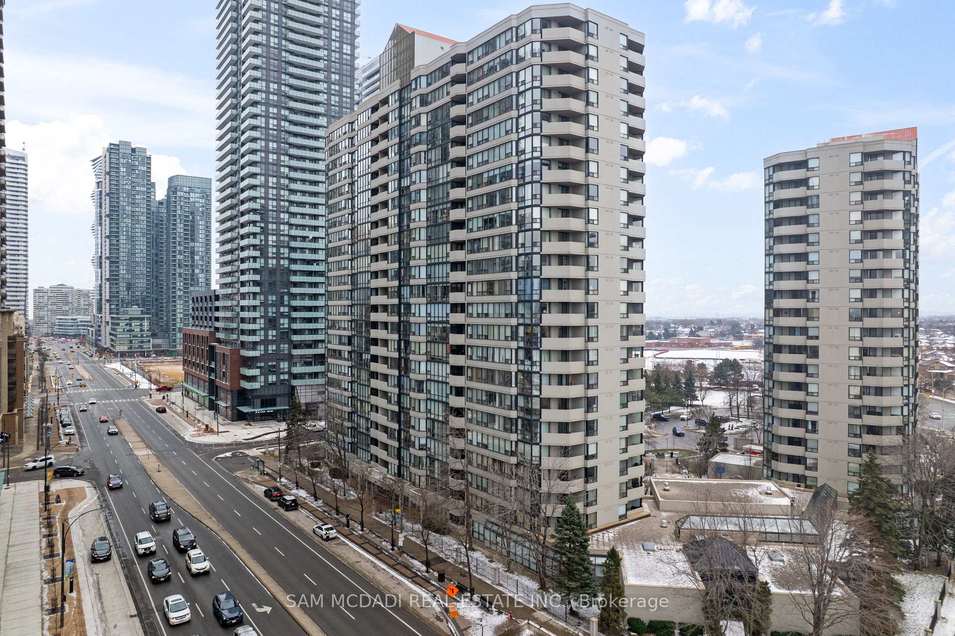 330 Rathburn Road W 305