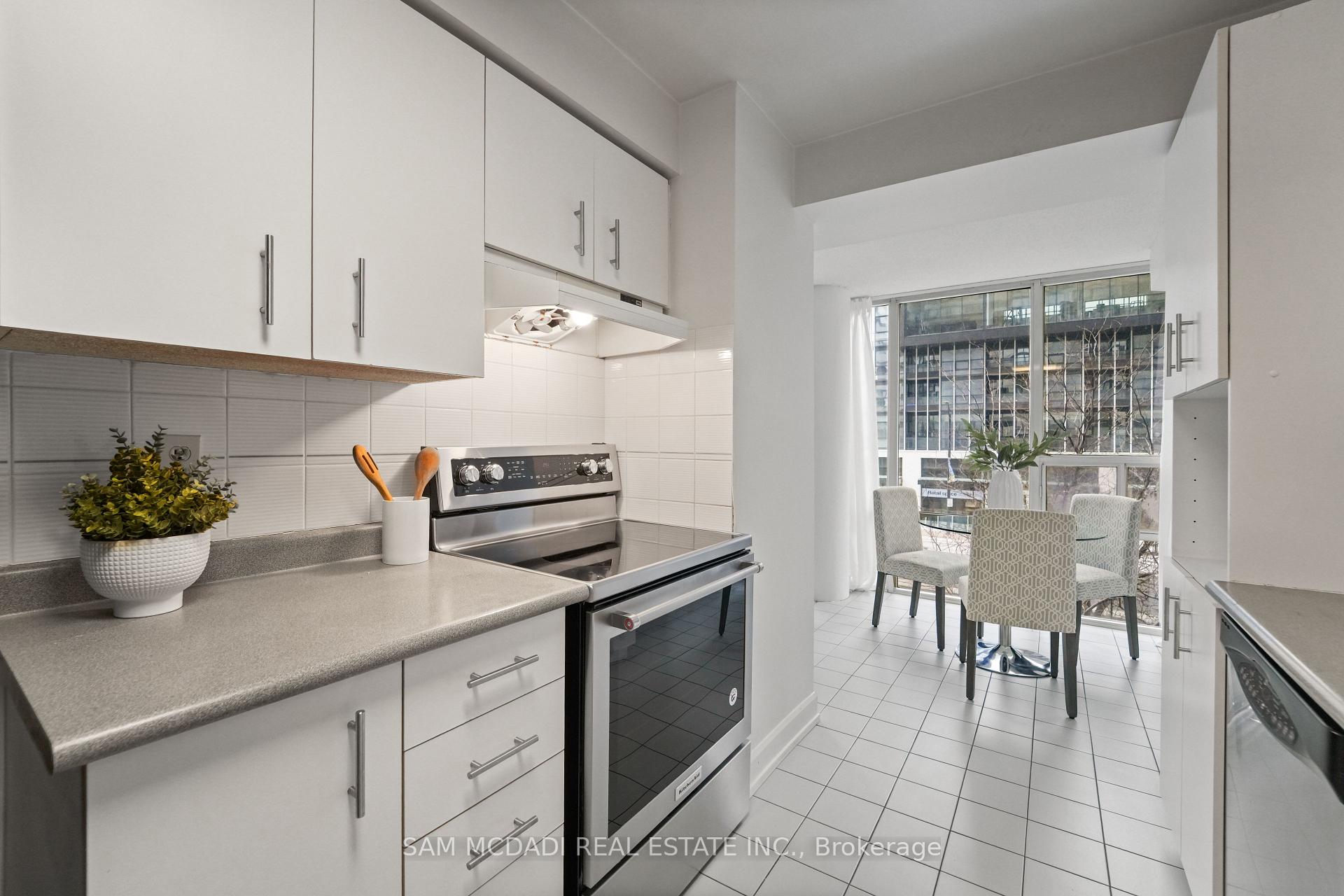 330 Rathburn Road W 305