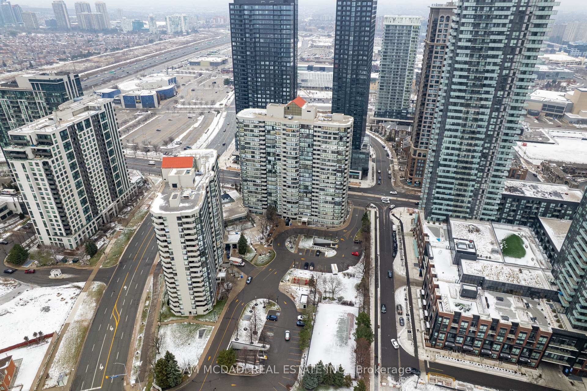 330 Rathburn Road W 305