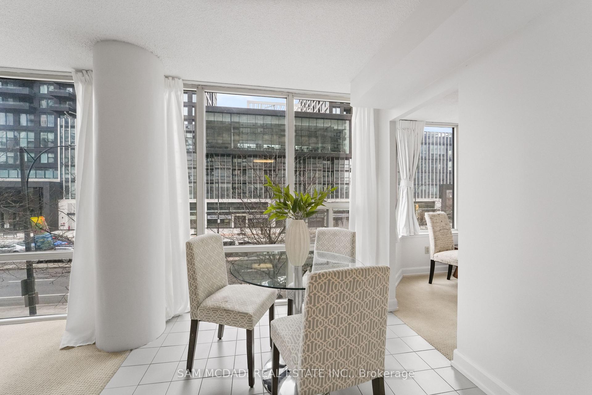 330 Rathburn Road W 305