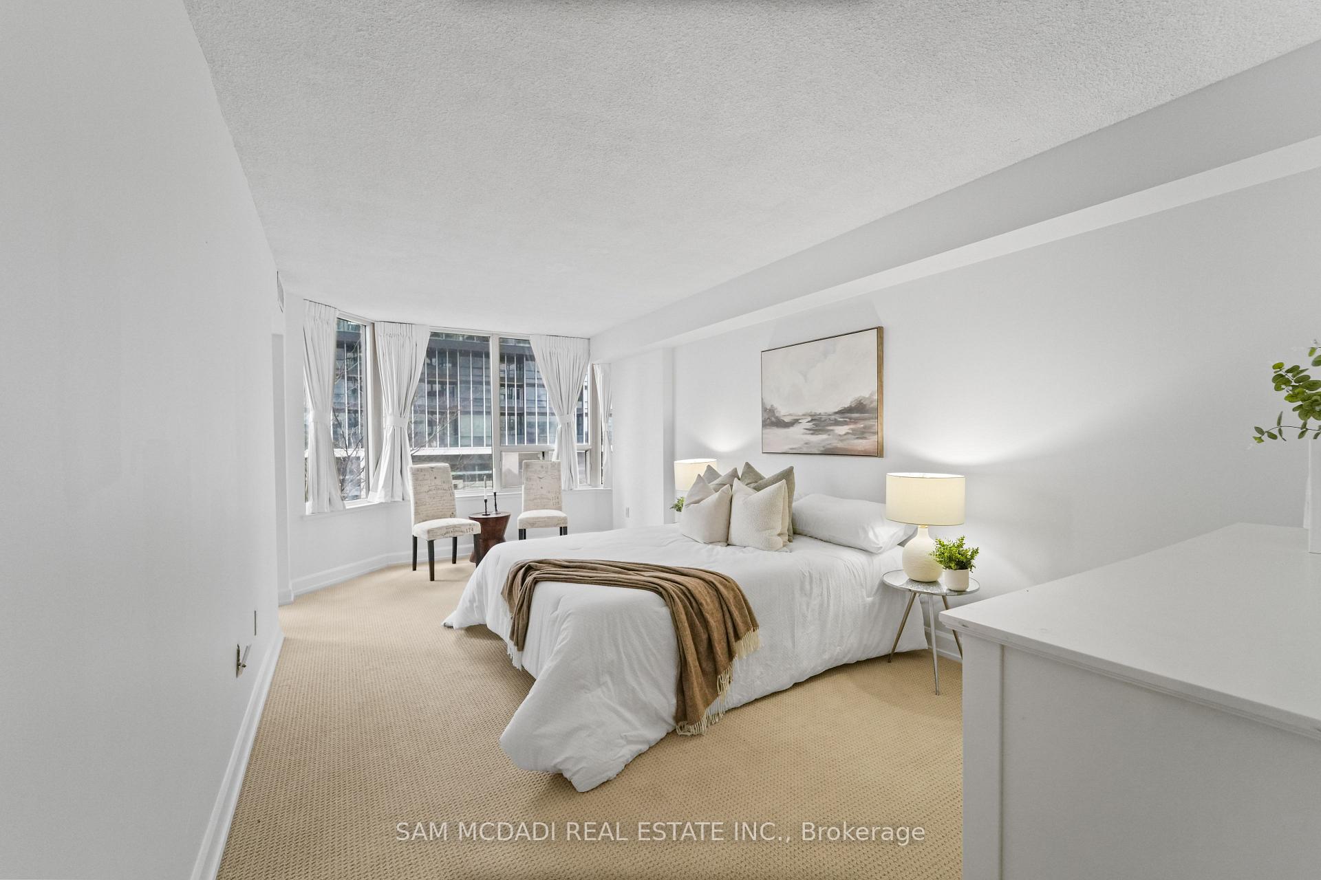 330 Rathburn Road W 305