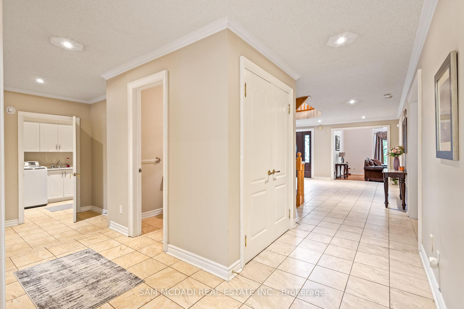 2492 Erin Centre Boulevard