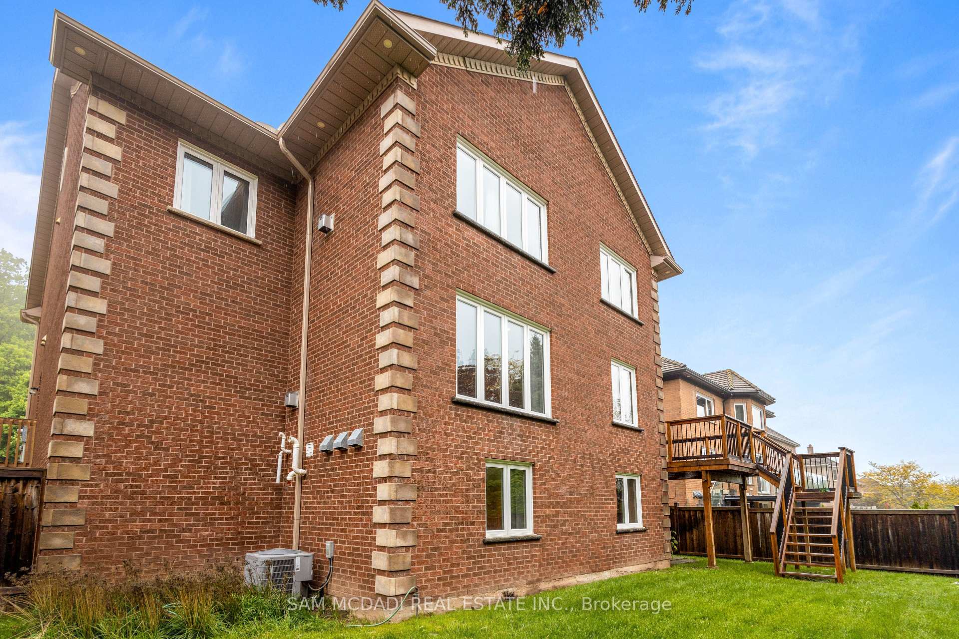 2492 Erin Centre Boulevard