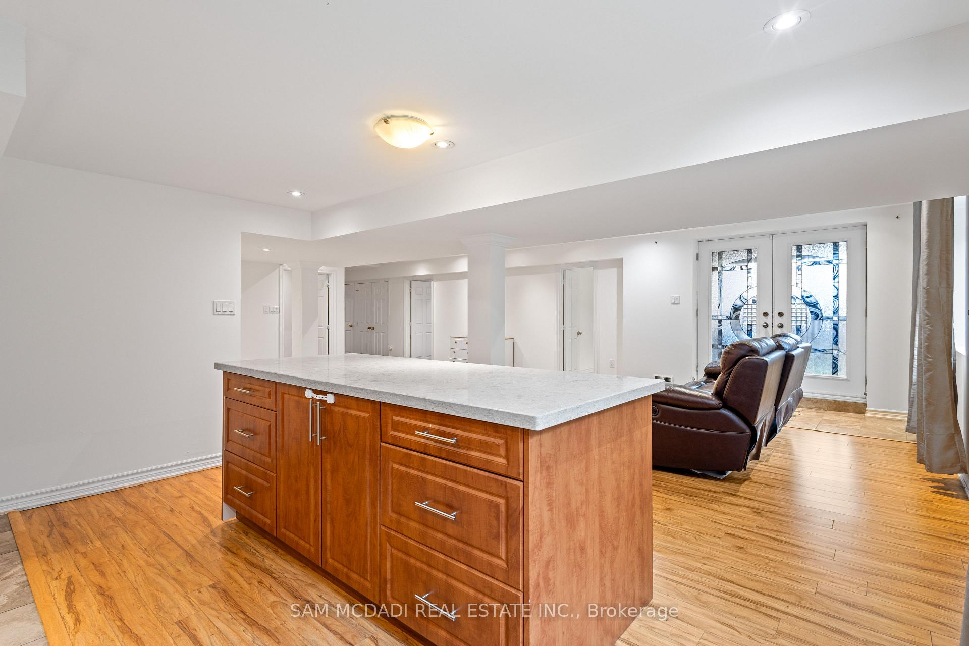 2492 Erin Centre Boulevard