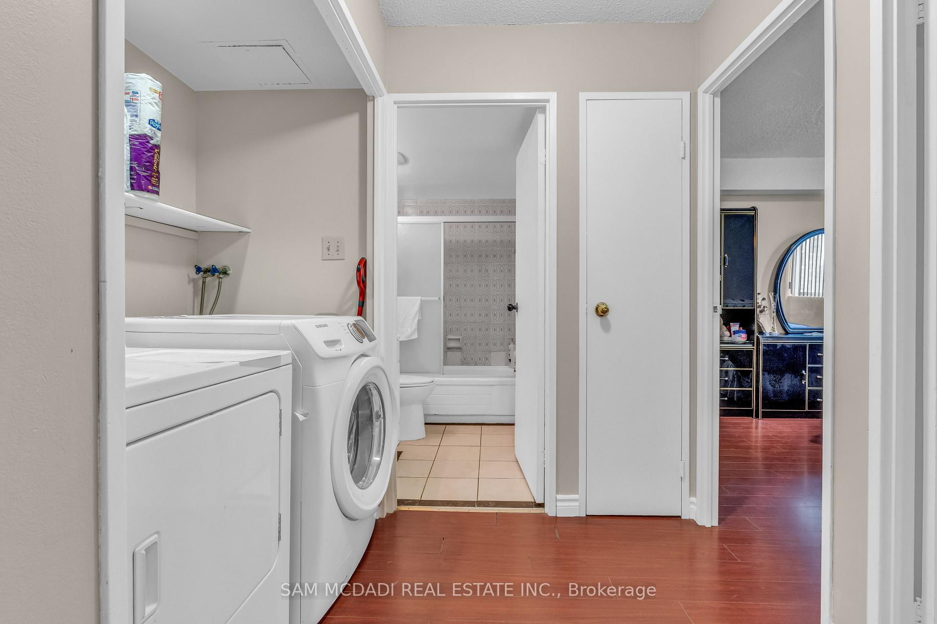 3590 Kaneff Crescent 605