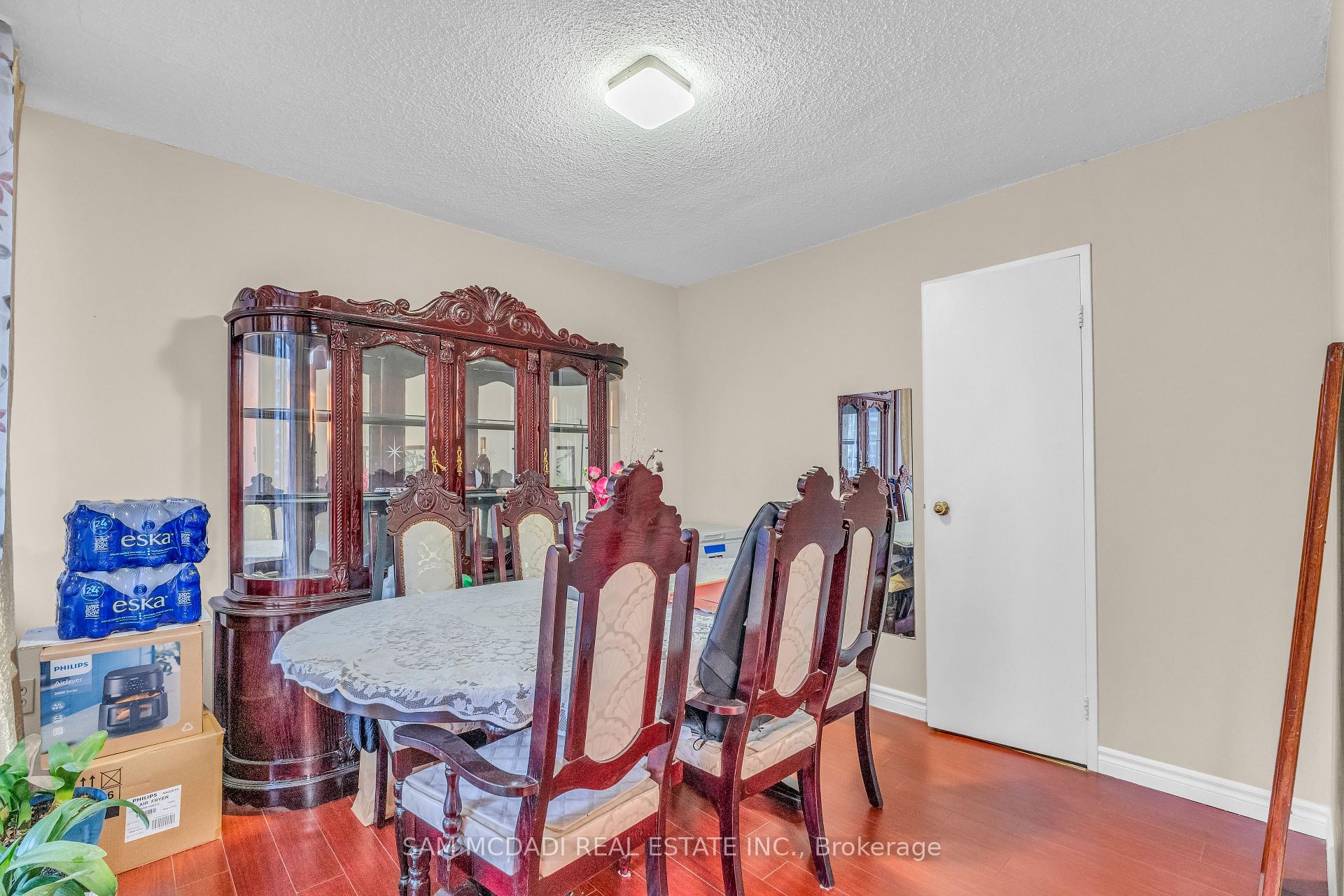 3590 Kaneff Crescent 605