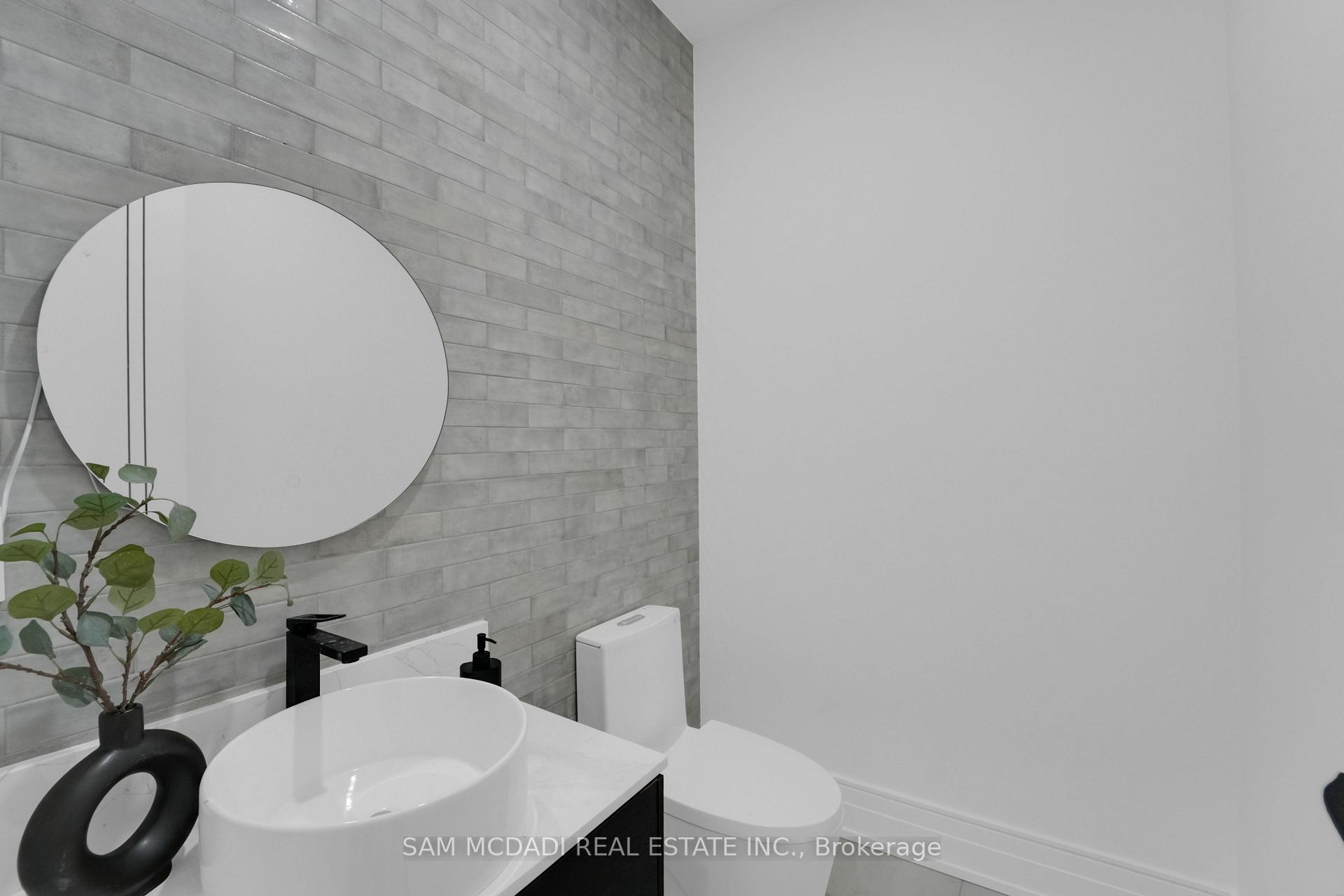 468 Saville Crescent